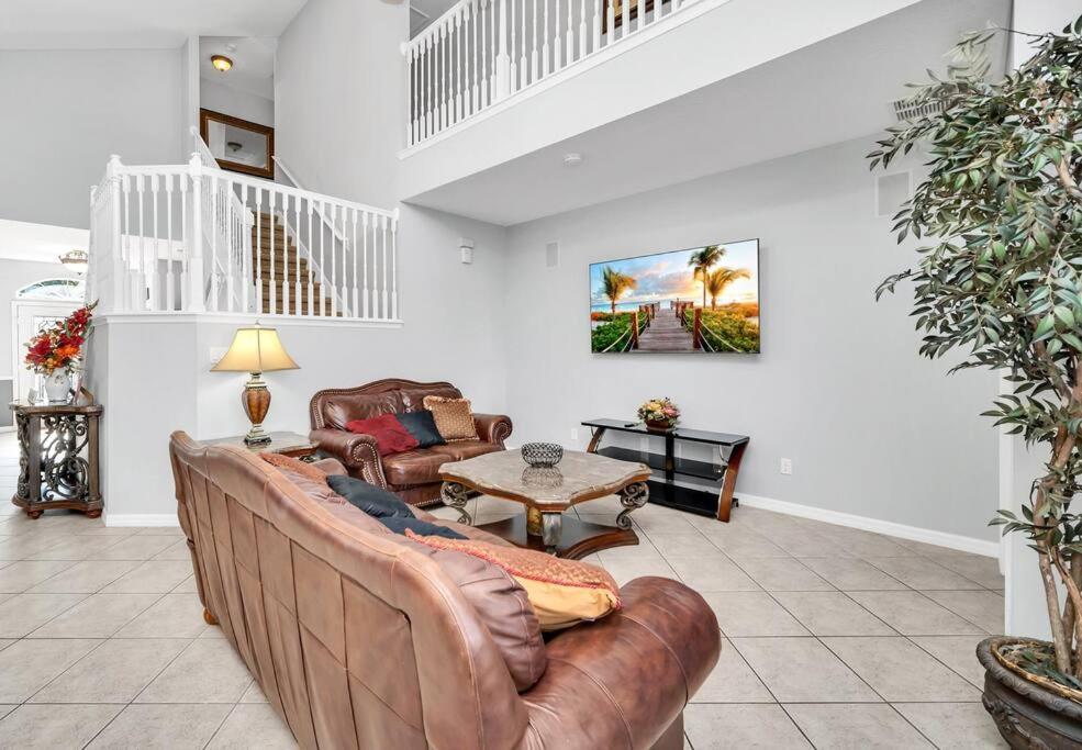 Beautiful 6BR home near Disney