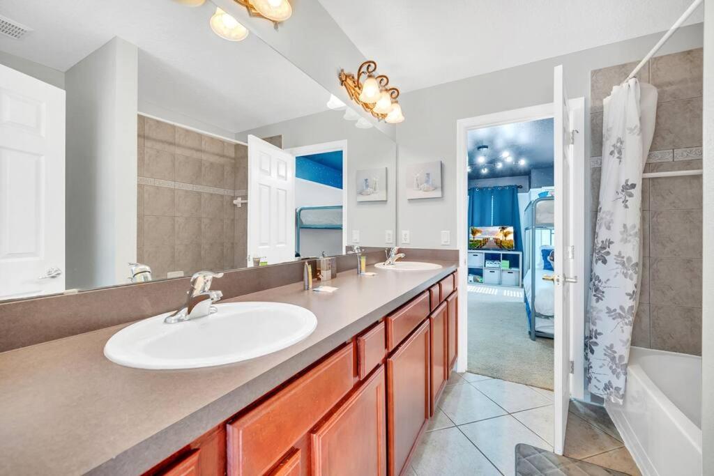 Beautiful 6BR home near Disney