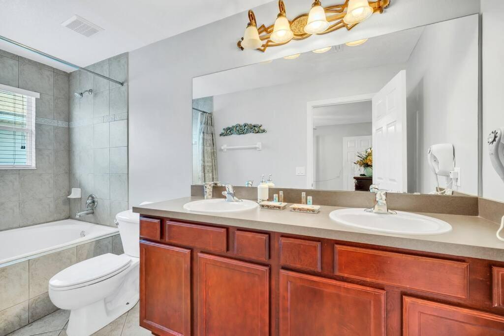 Beautiful 6BR home near Disney