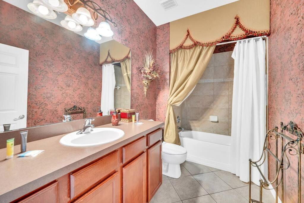 Beautiful 6BR home near Disney
