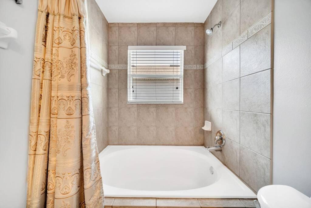 Beautiful 6BR home near Disney