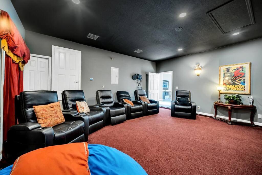 Beautiful 6BR home near Disney