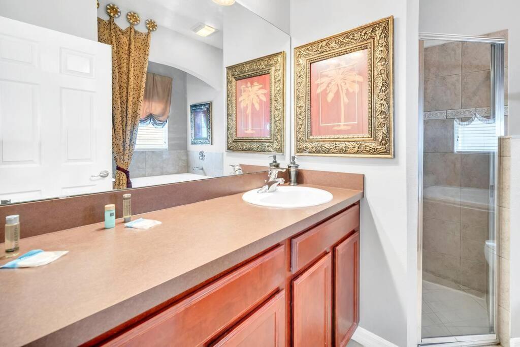 Beautiful 6BR home near Disney