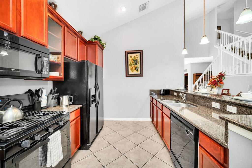 Beautiful 6BR home near Disney