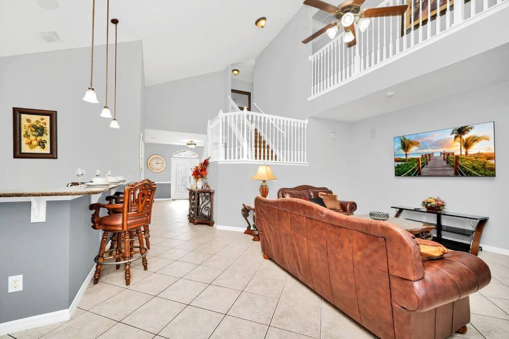 Beautiful 6BR home near Disney