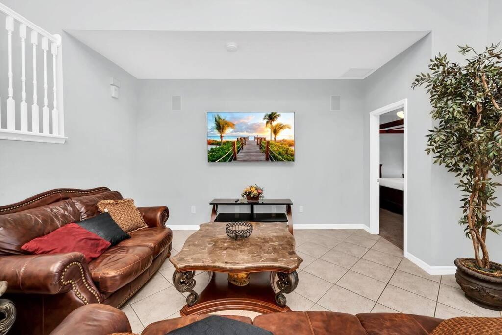 Beautiful 6BR home near Disney