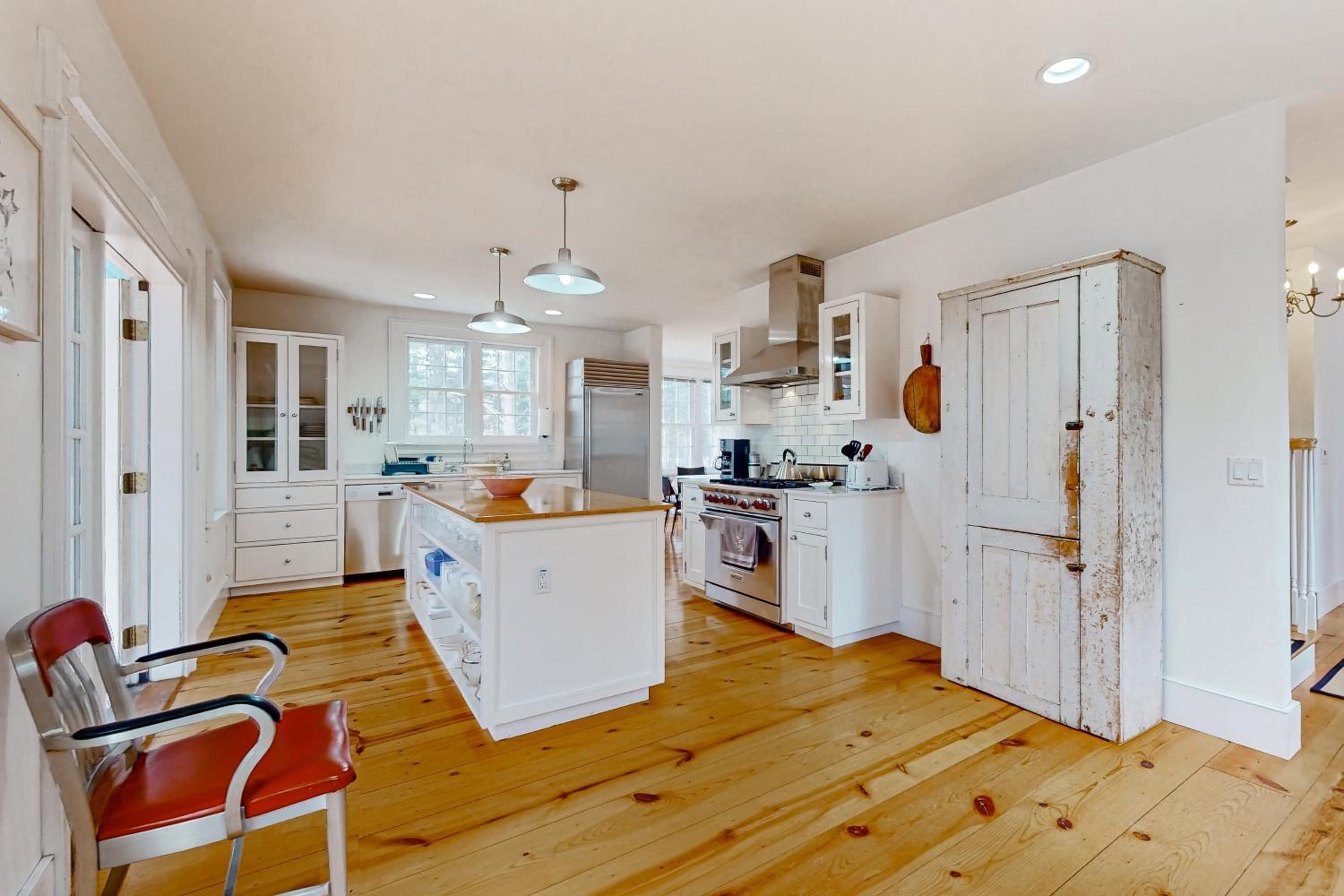 Close to Copake Lake! 4-Season Escape with Sauna