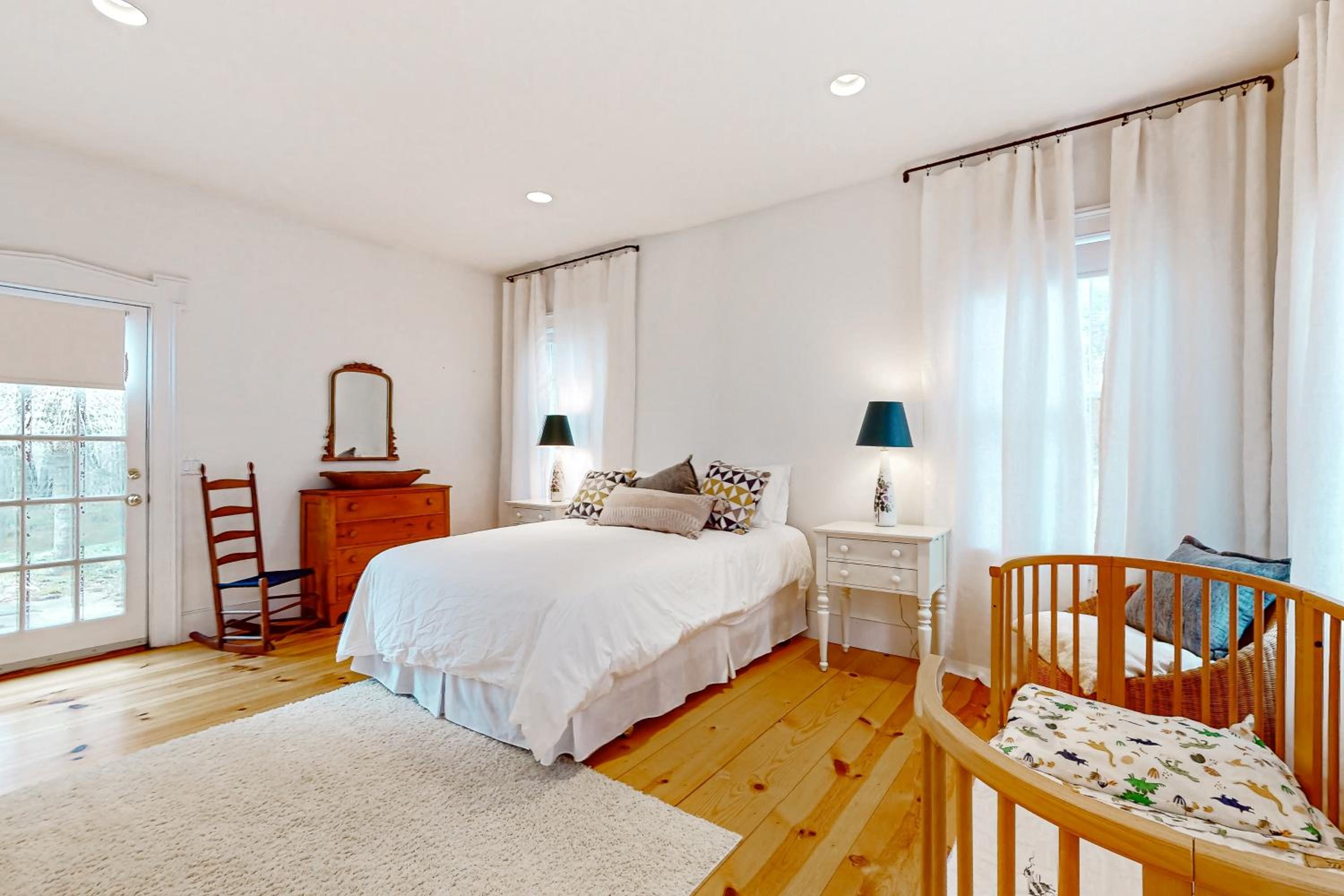 Close to Copake Lake! 4-Season Escape with Sauna