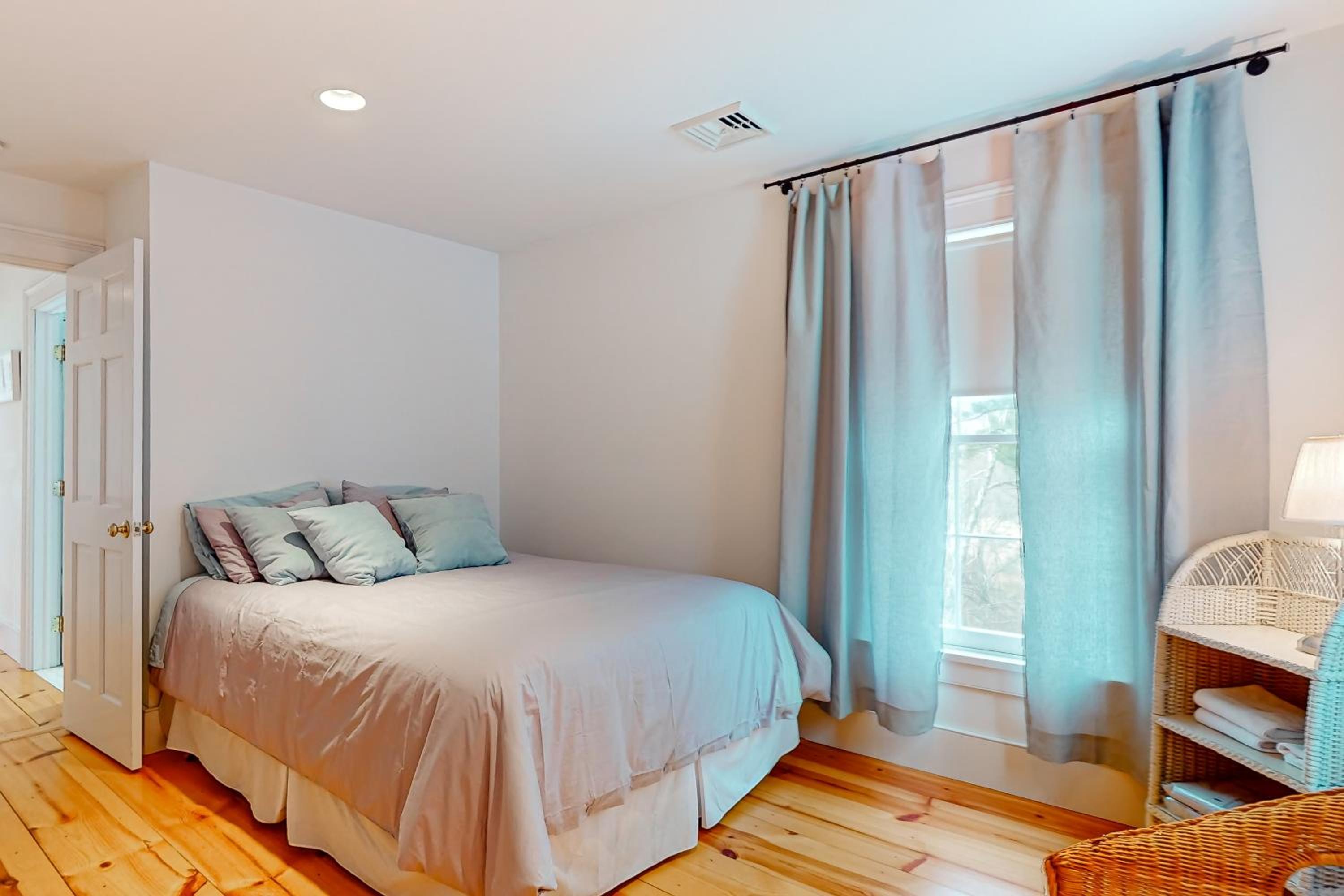 Close to Copake Lake! 4-Season Escape with Sauna