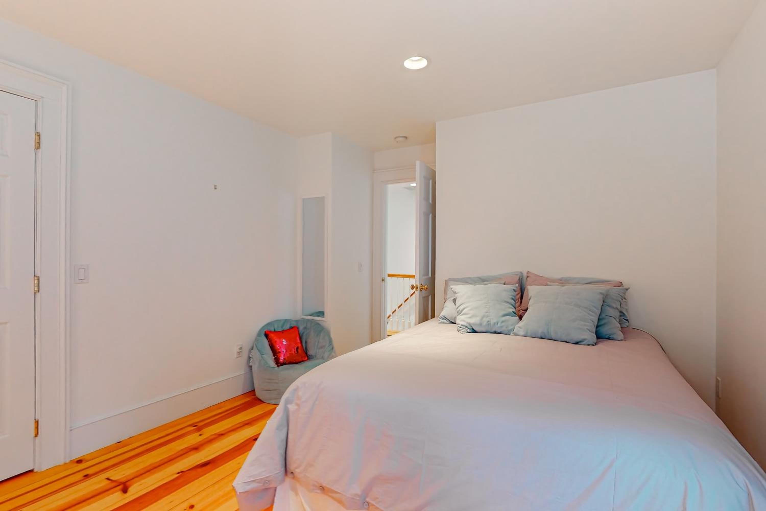 Close to Copake Lake! 4-Season Escape with Sauna
