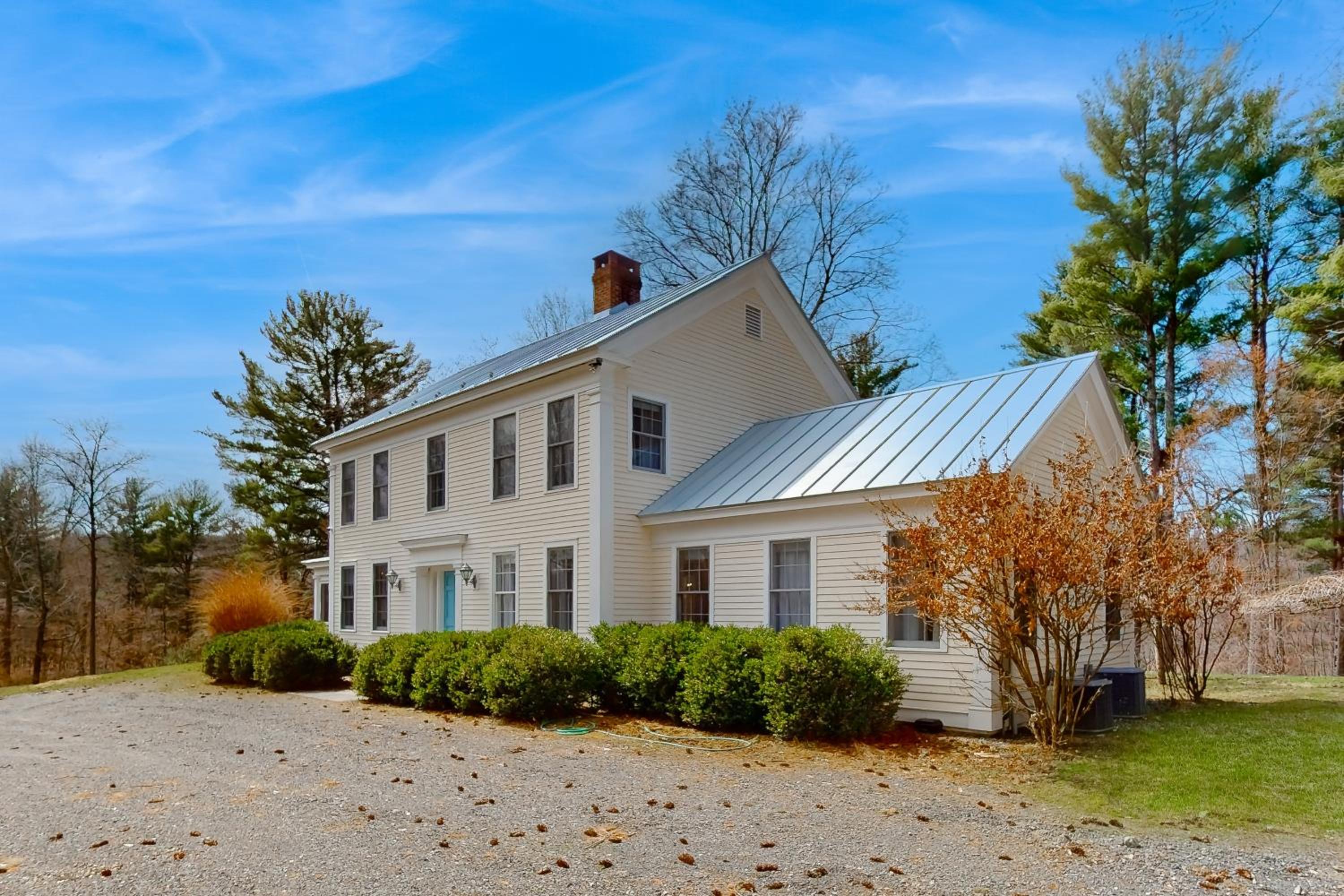 Close to Copake Lake! 4-Season Escape with Sauna