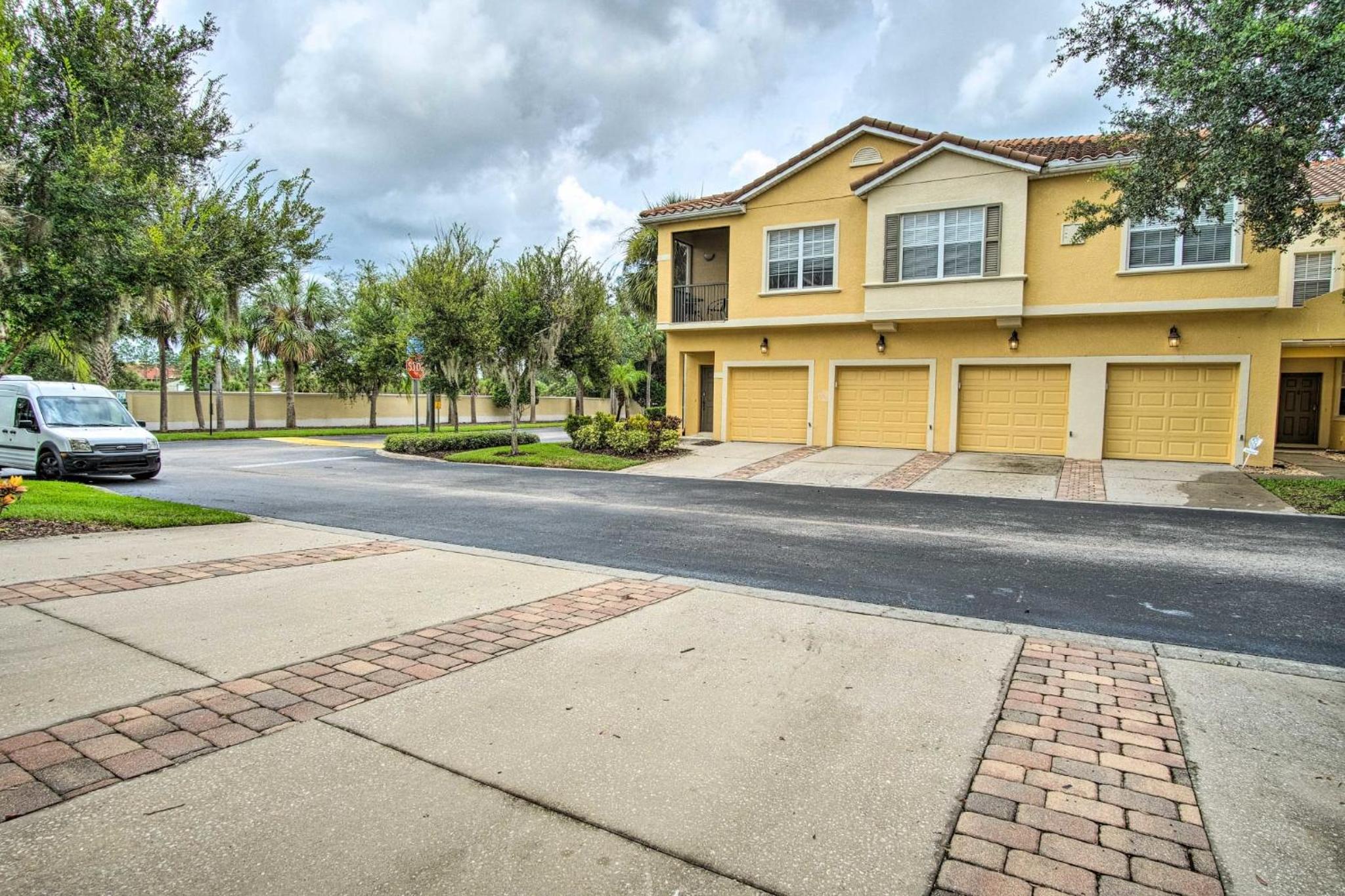 Quiet Disney Condo w/ Balcony ~ 2 Miles to Disney World!