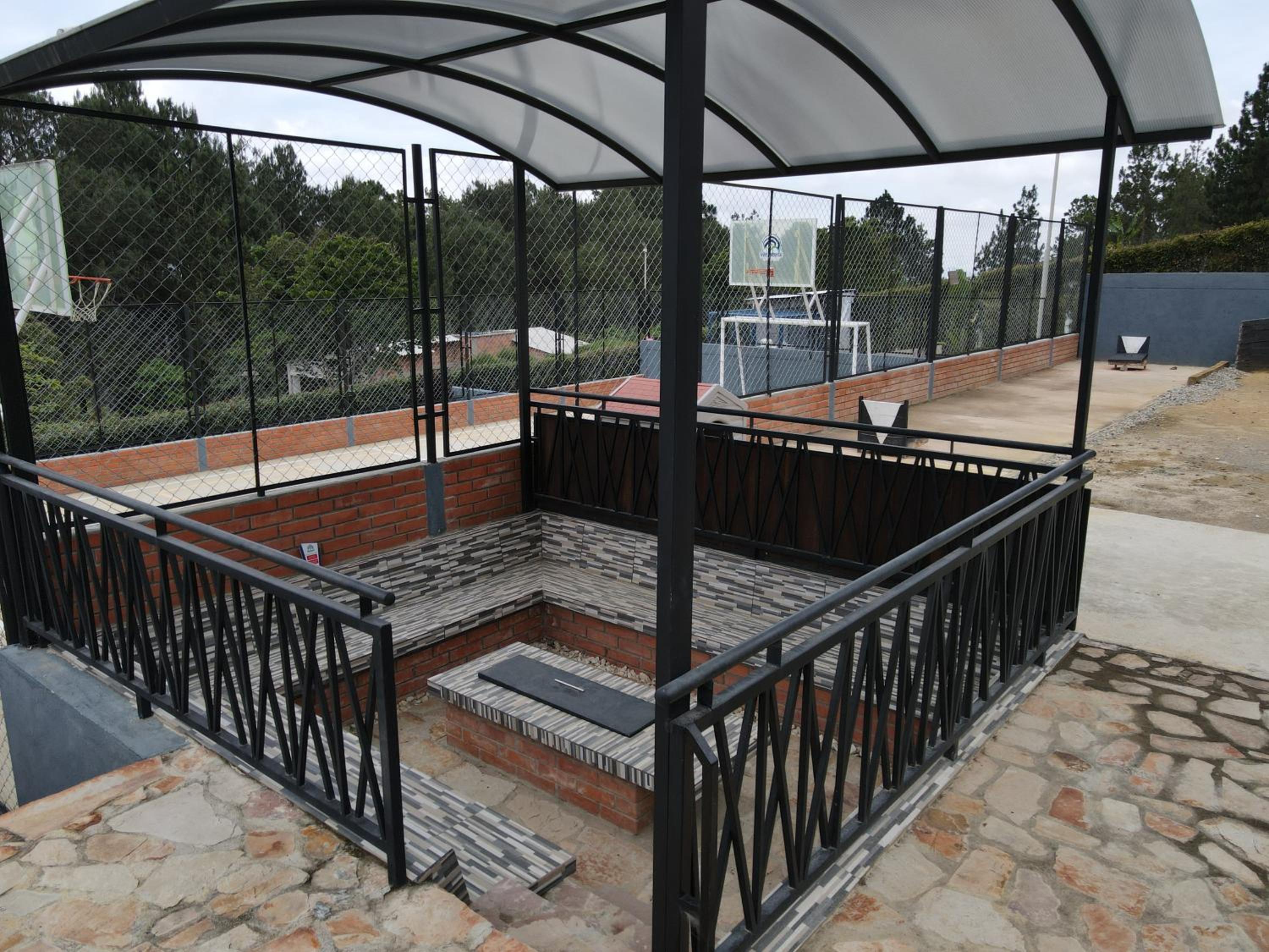 Mansion de lujo en la mesa de los santos