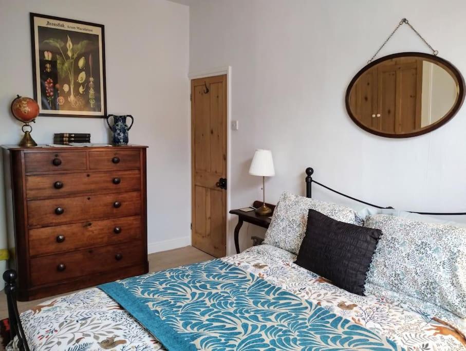 The Cobbles - Central, Parking, Netflix & Woodburner