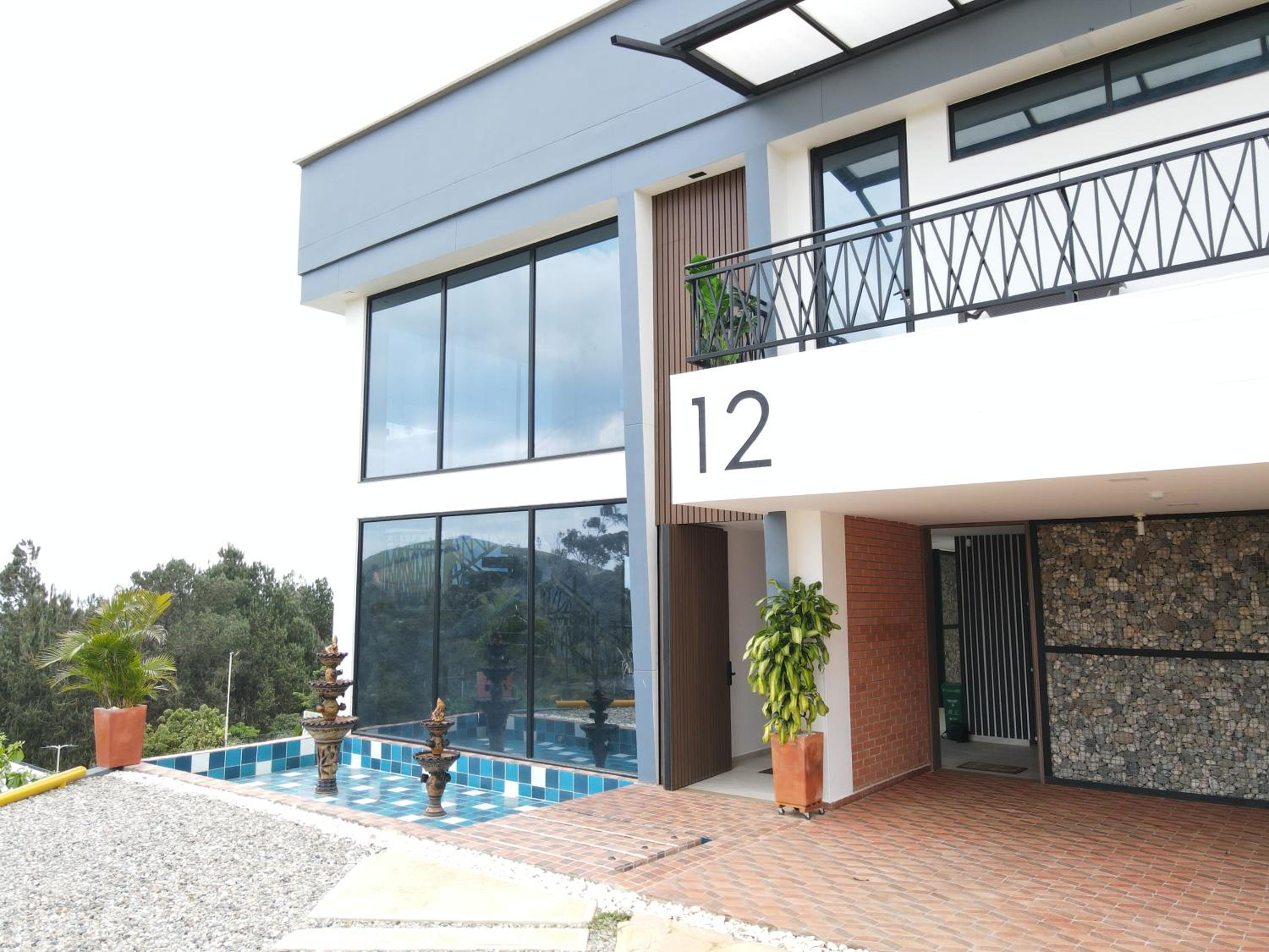 Mansion de lujo en la mesa de los santos