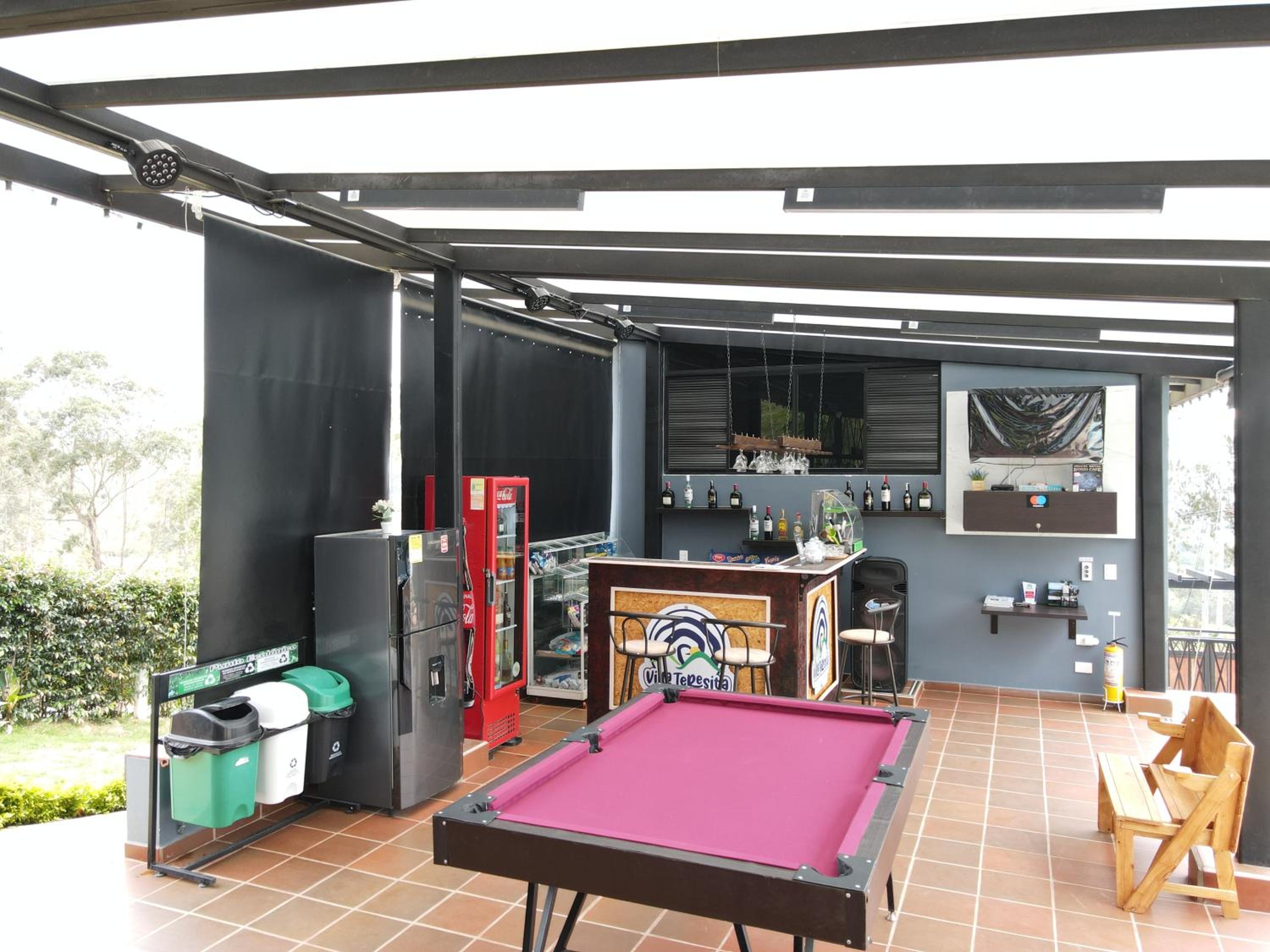 Mansion de lujo en la mesa de los santos