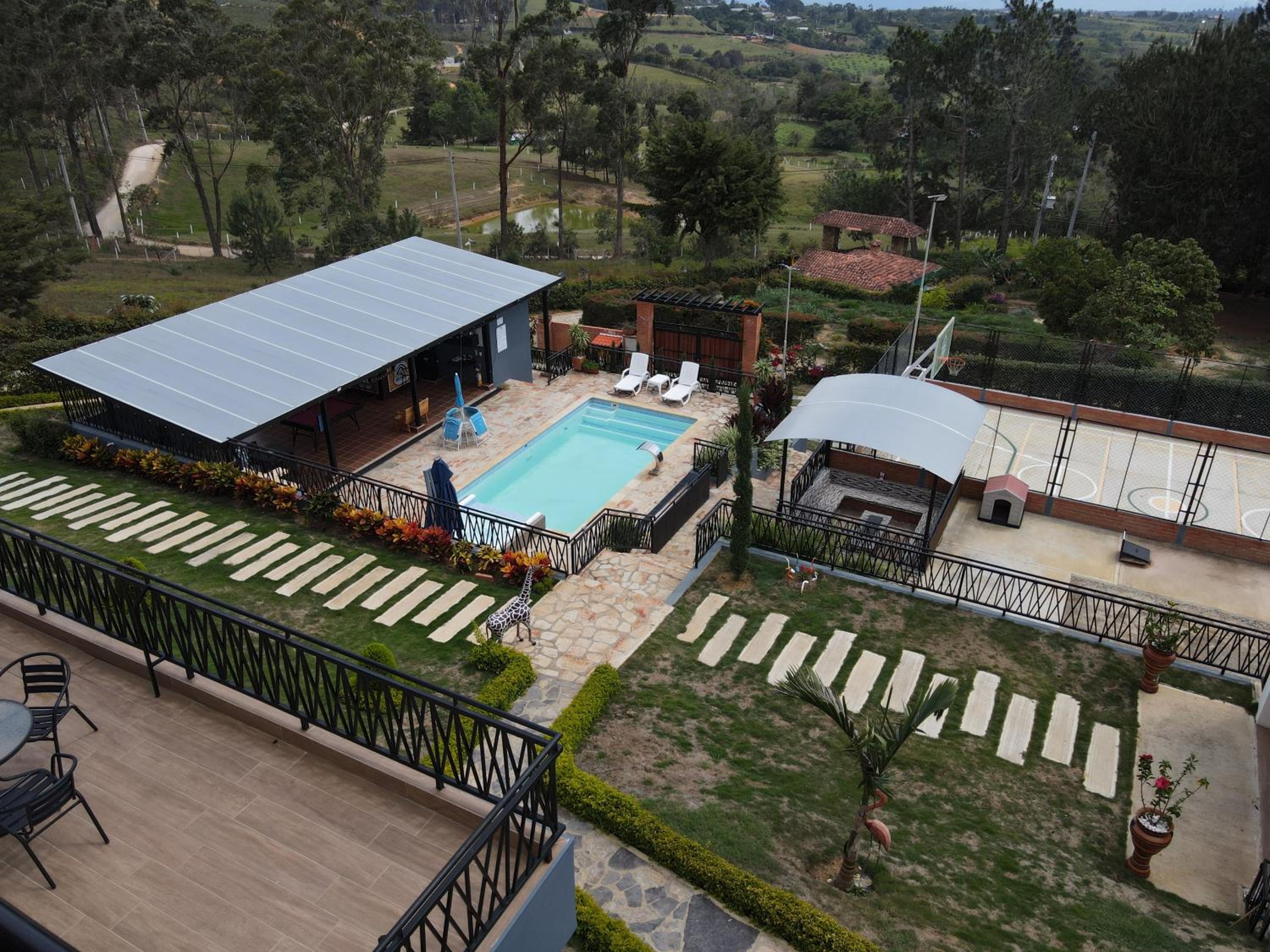 Mansion de lujo en la mesa de los santos