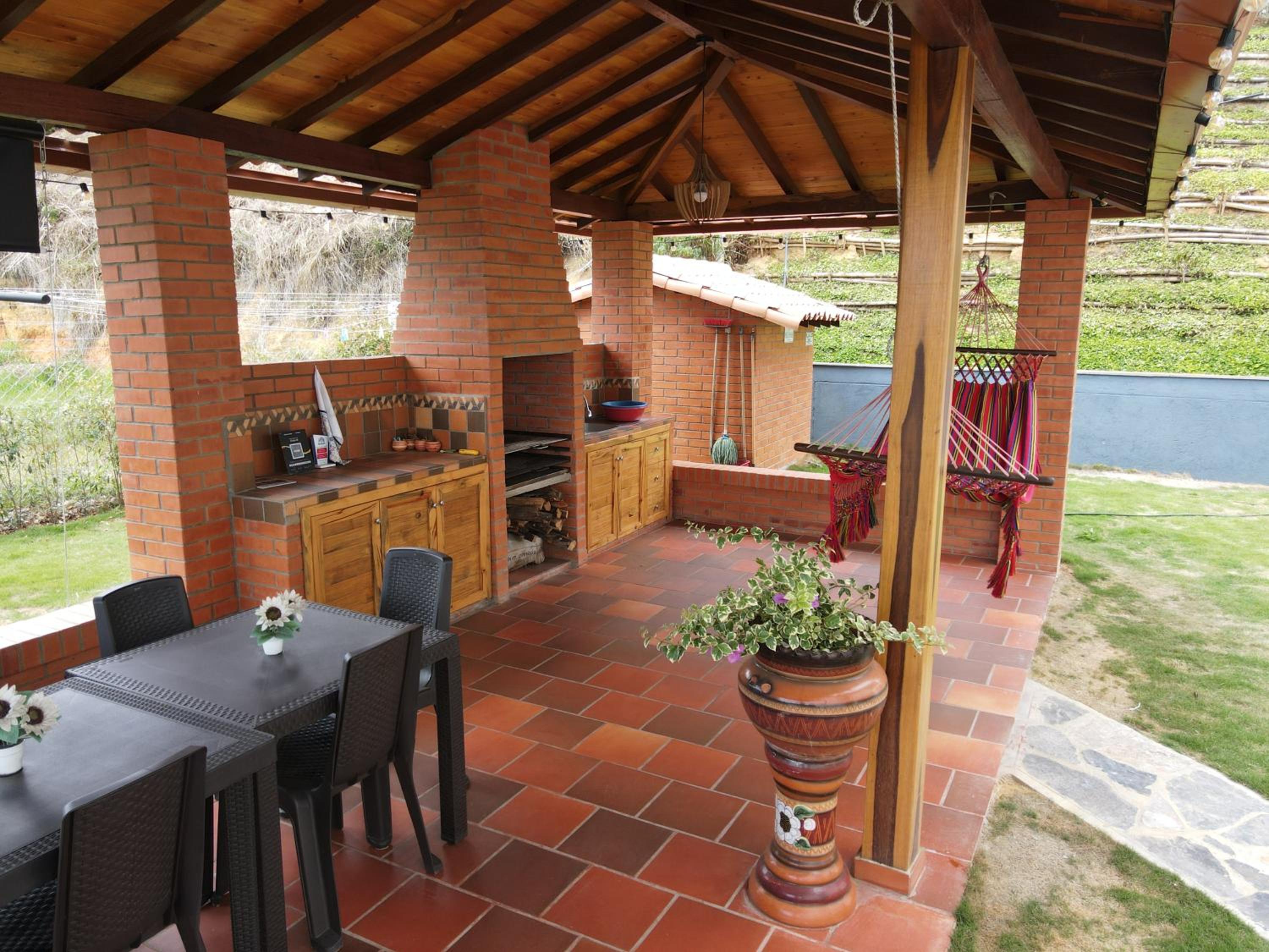 Mansion de lujo en la mesa de los santos