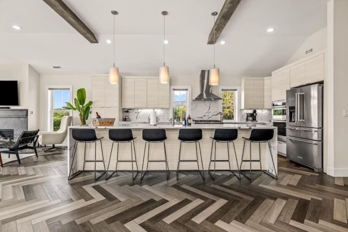 Auroro 6 BR Elevator Theater Rec Room Pool & Hot view 3