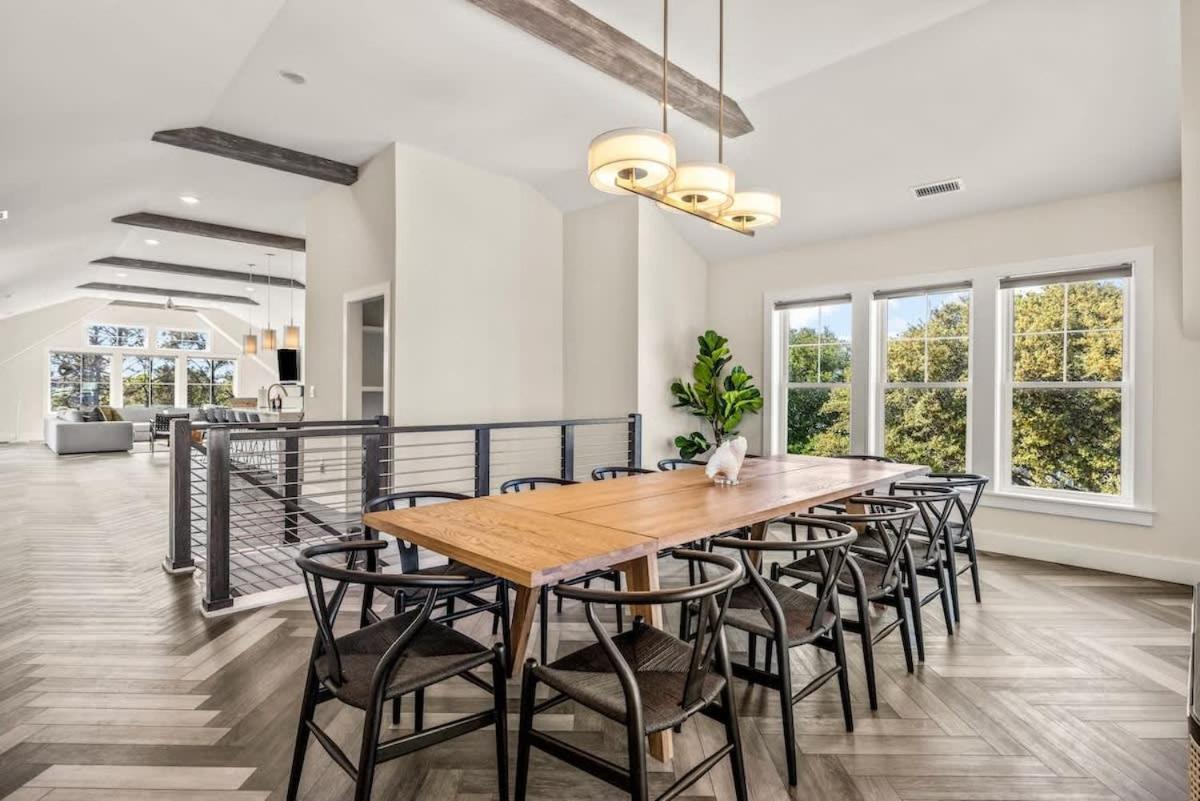 Auroro 6 BR Elevator Theater Rec Room Pool & Hot view 4