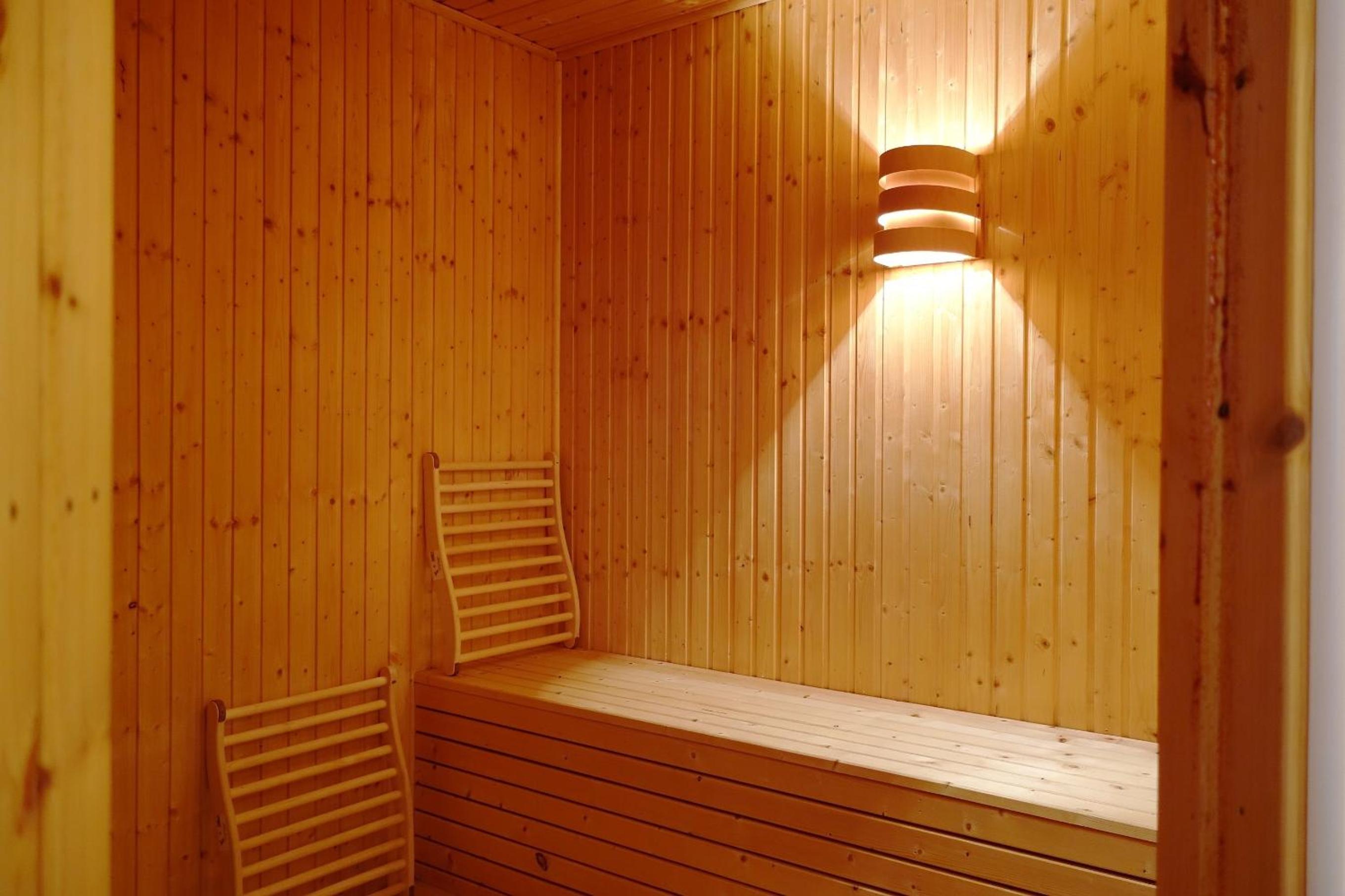 Ferienhaus mit Sauna b en Zingst
