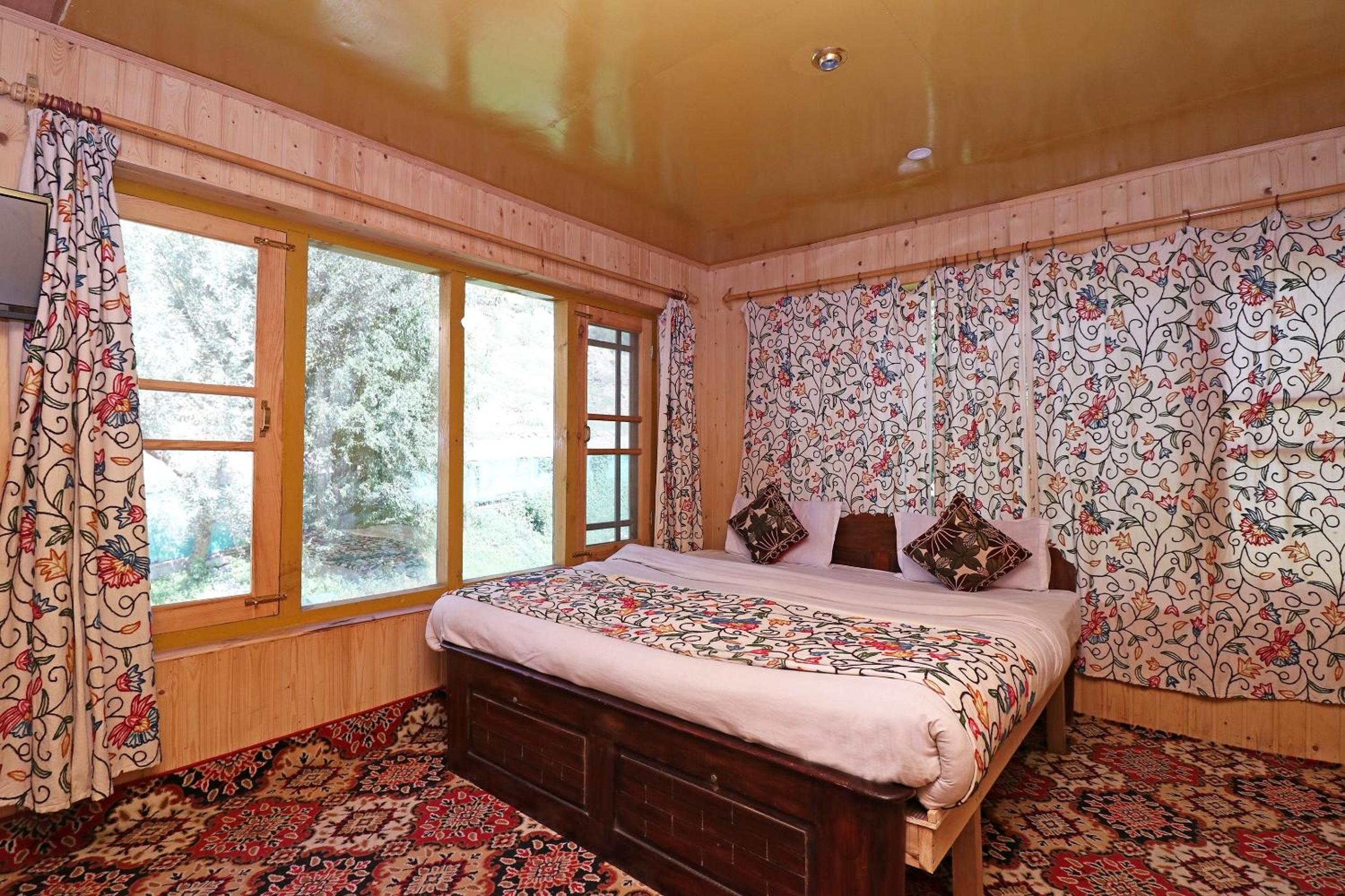 Hotel Bright Palace