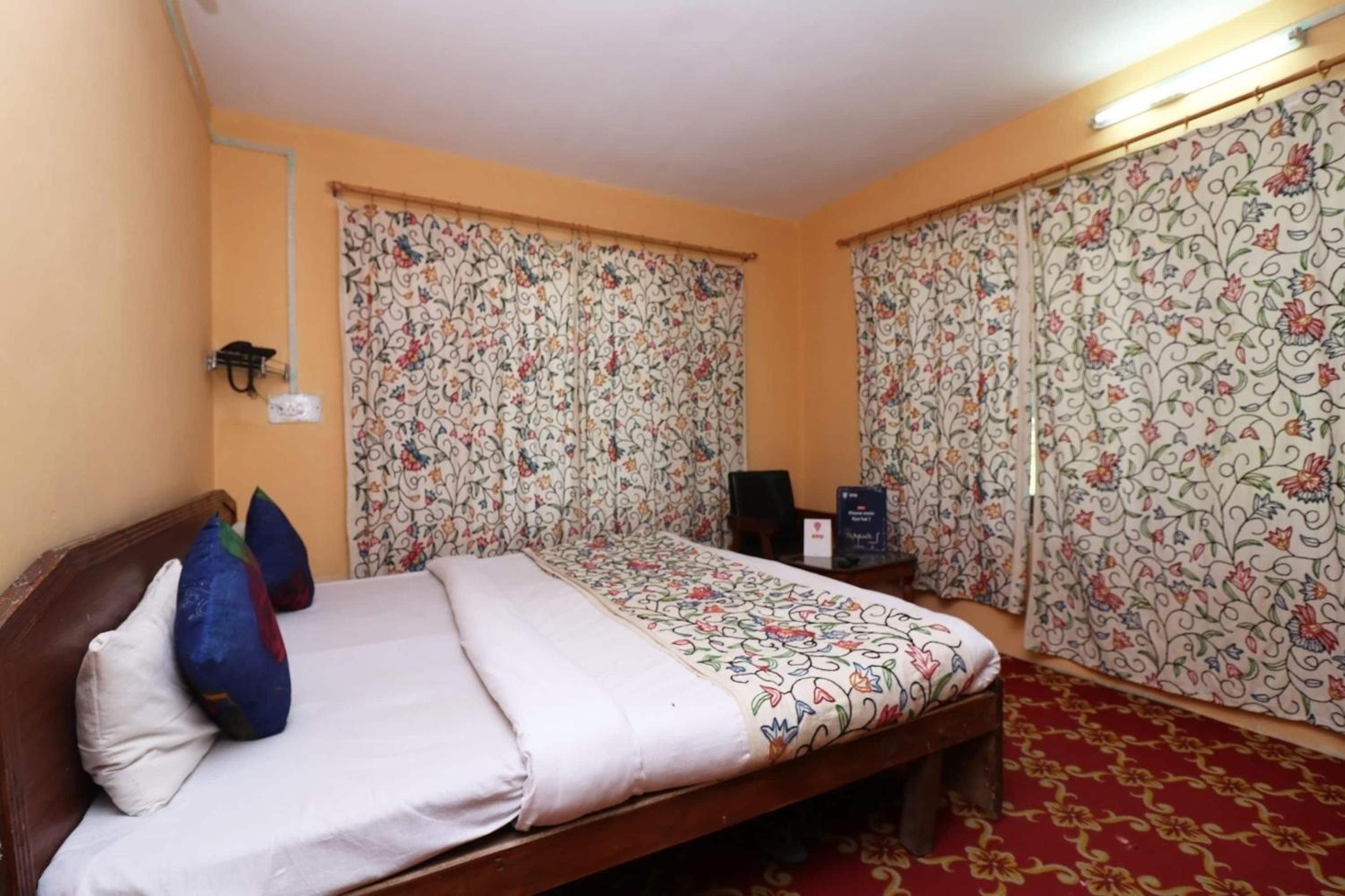 Hotel Bright Palace
