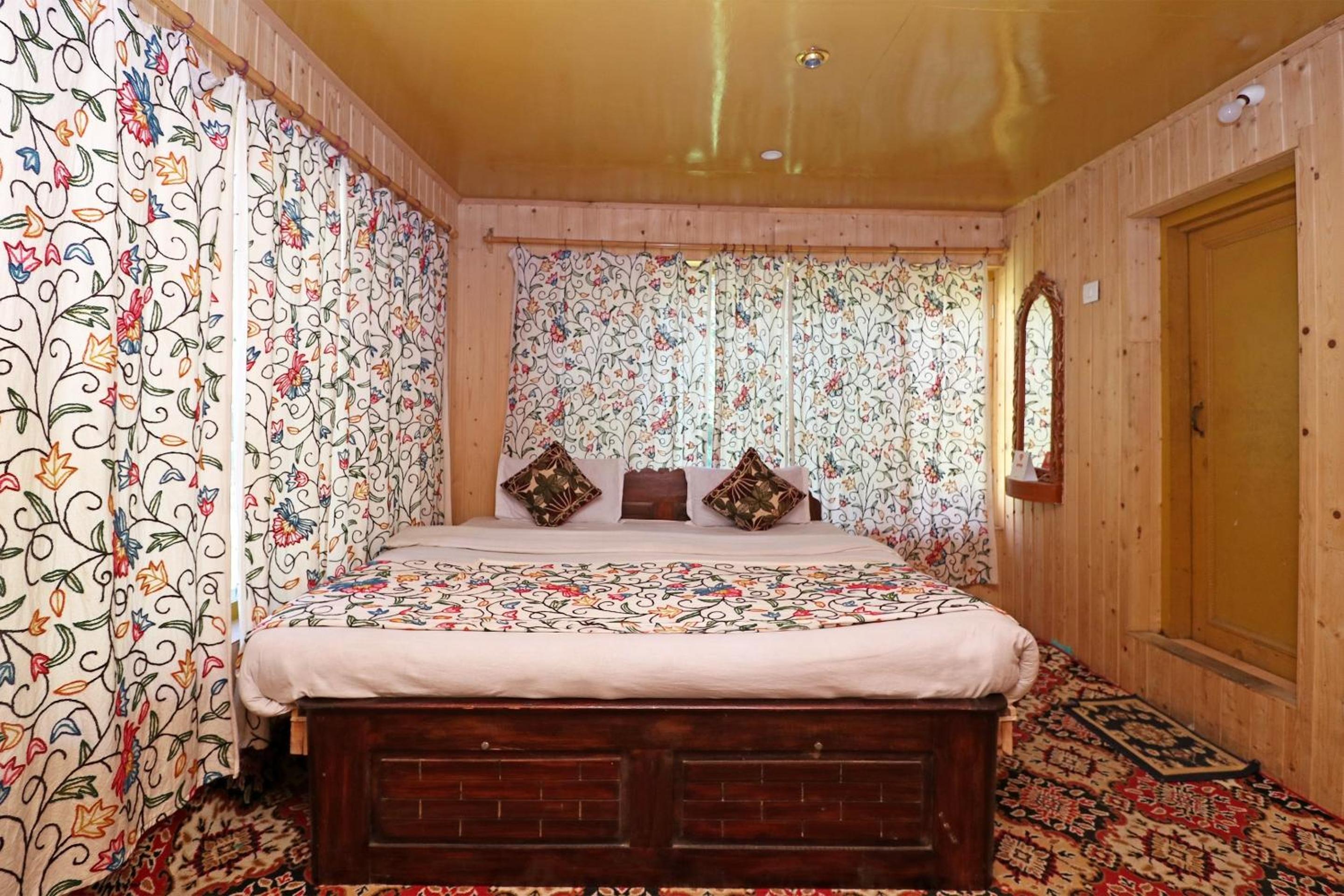 Hotel Bright Palace