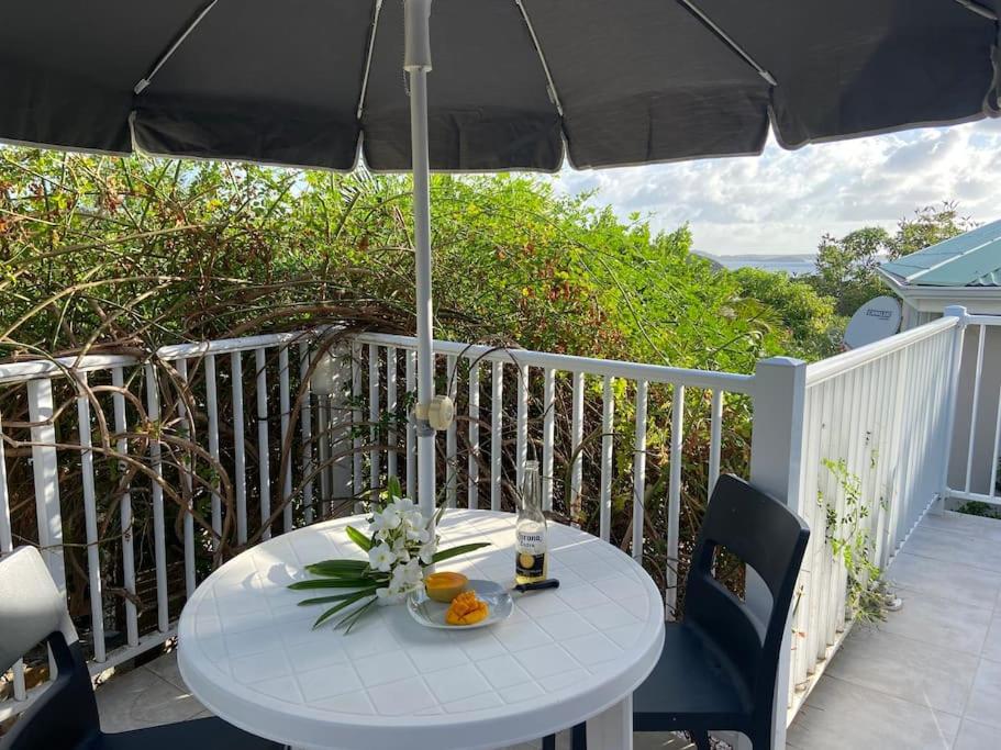 Studio Jasmin à 2 mn de la plage de Friar's Bay view 2