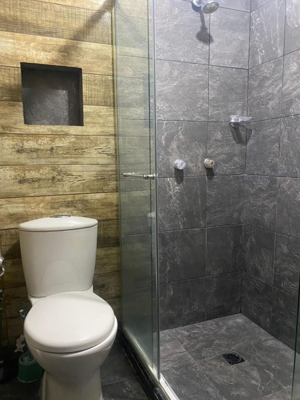 APARTAMENT E1 AIRE ACONDICIONADO 100MT2, 4 HABTACIONES EN La MEJOR ZONA, LAURELES ESTADIo