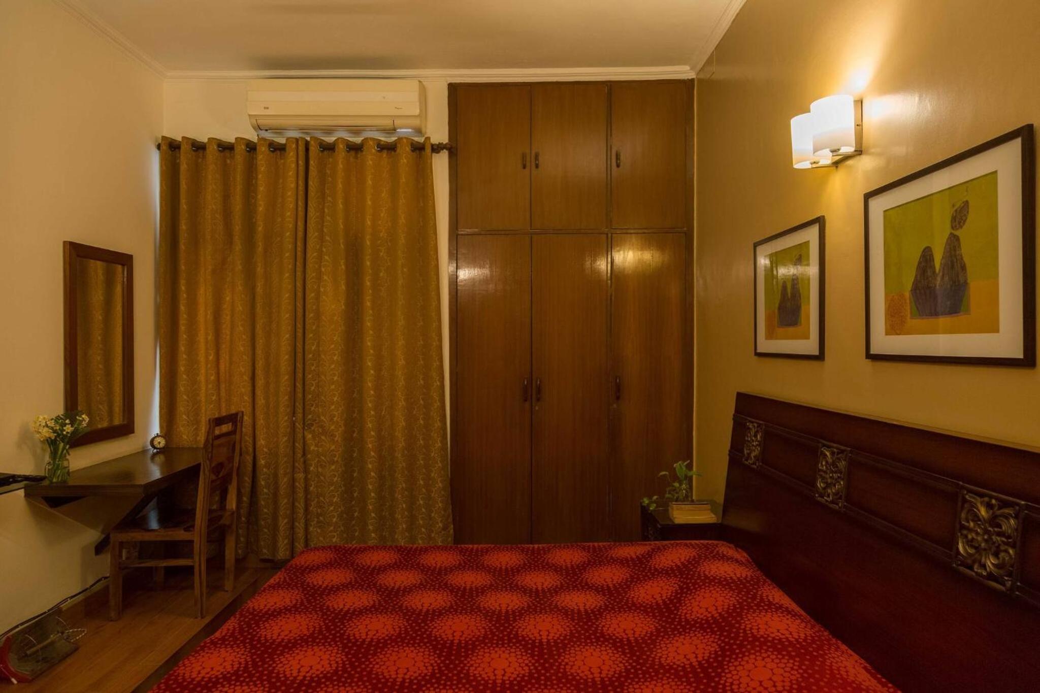 Room in BB - 1 Private Room In 3 Room Bnb In Hauz Khas in Center Delhi view 4