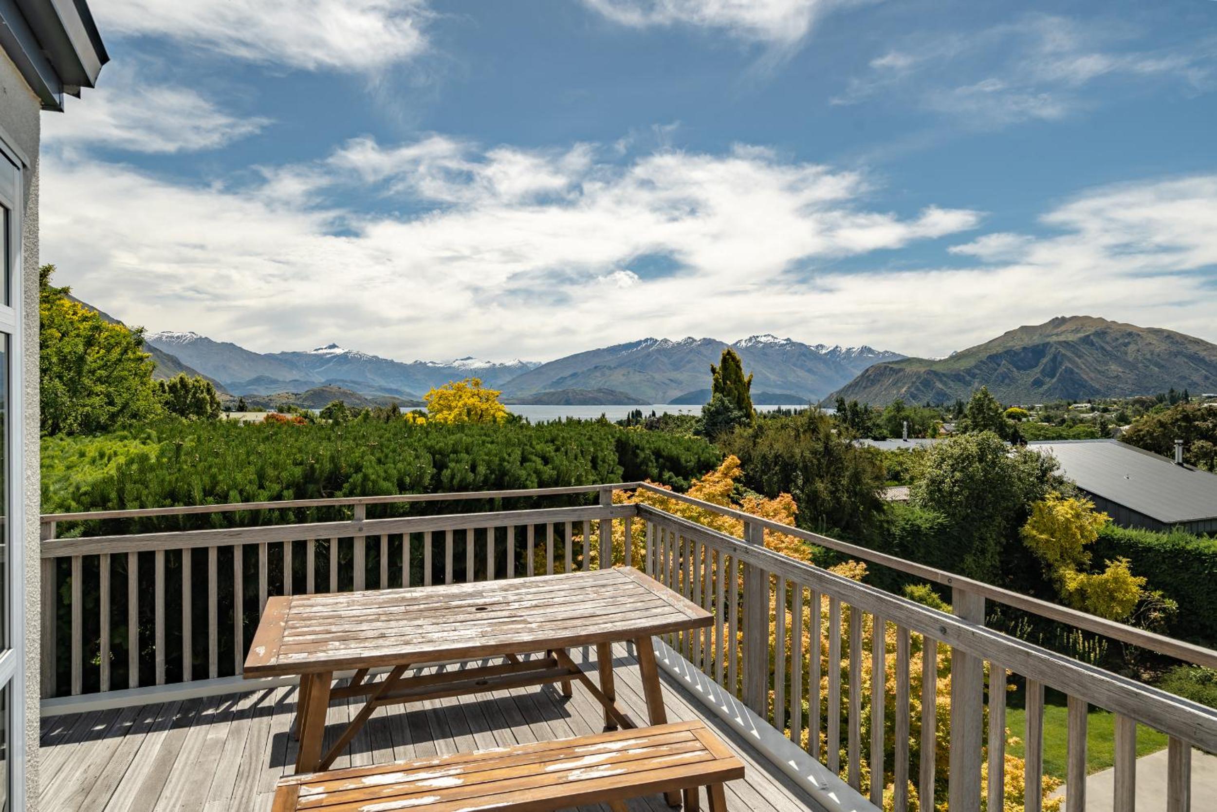 Wanaka Entertainer view 5