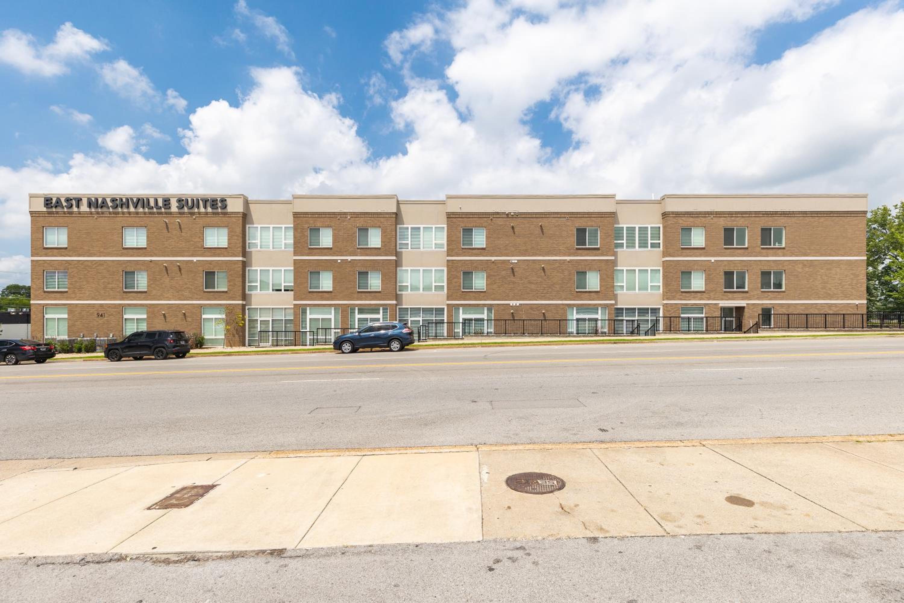 Condo Near Downtown WALK to restaurants, bars & music view 2