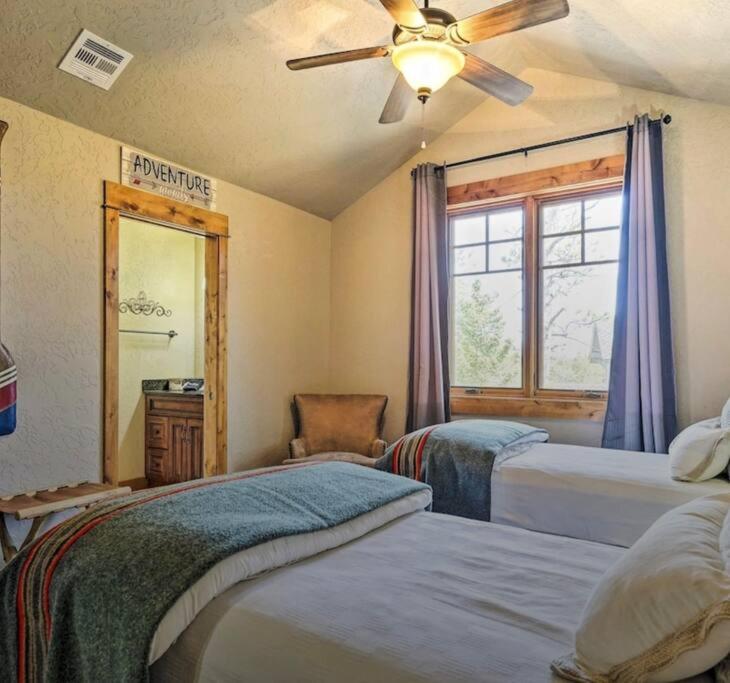 Beautiful Red Feather Lakefront Home in Fox Acres! view 3