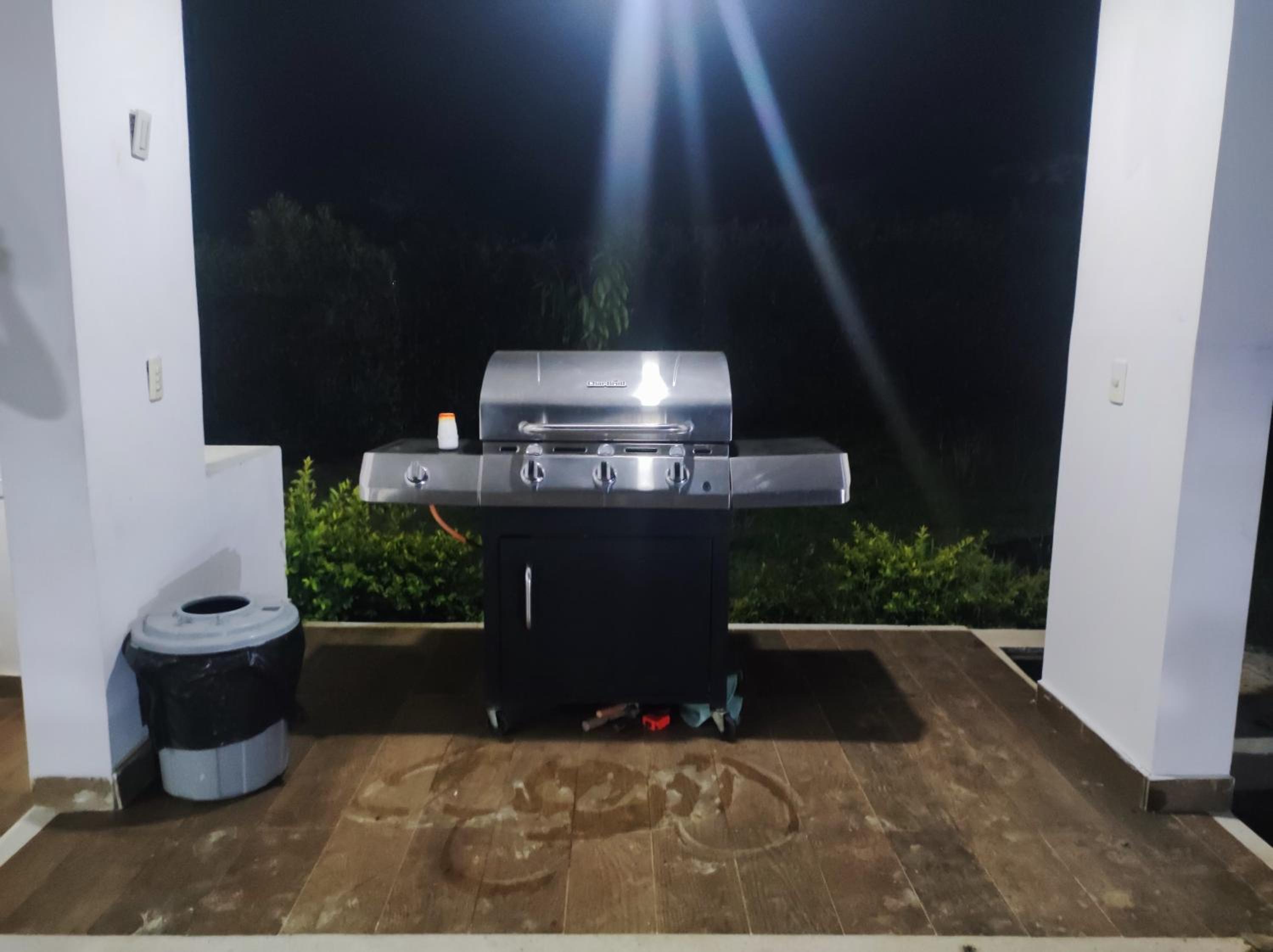 CASA VACACIONAL EN CHINAUTA, 18 PERSONAS PISCINA Y BBQ