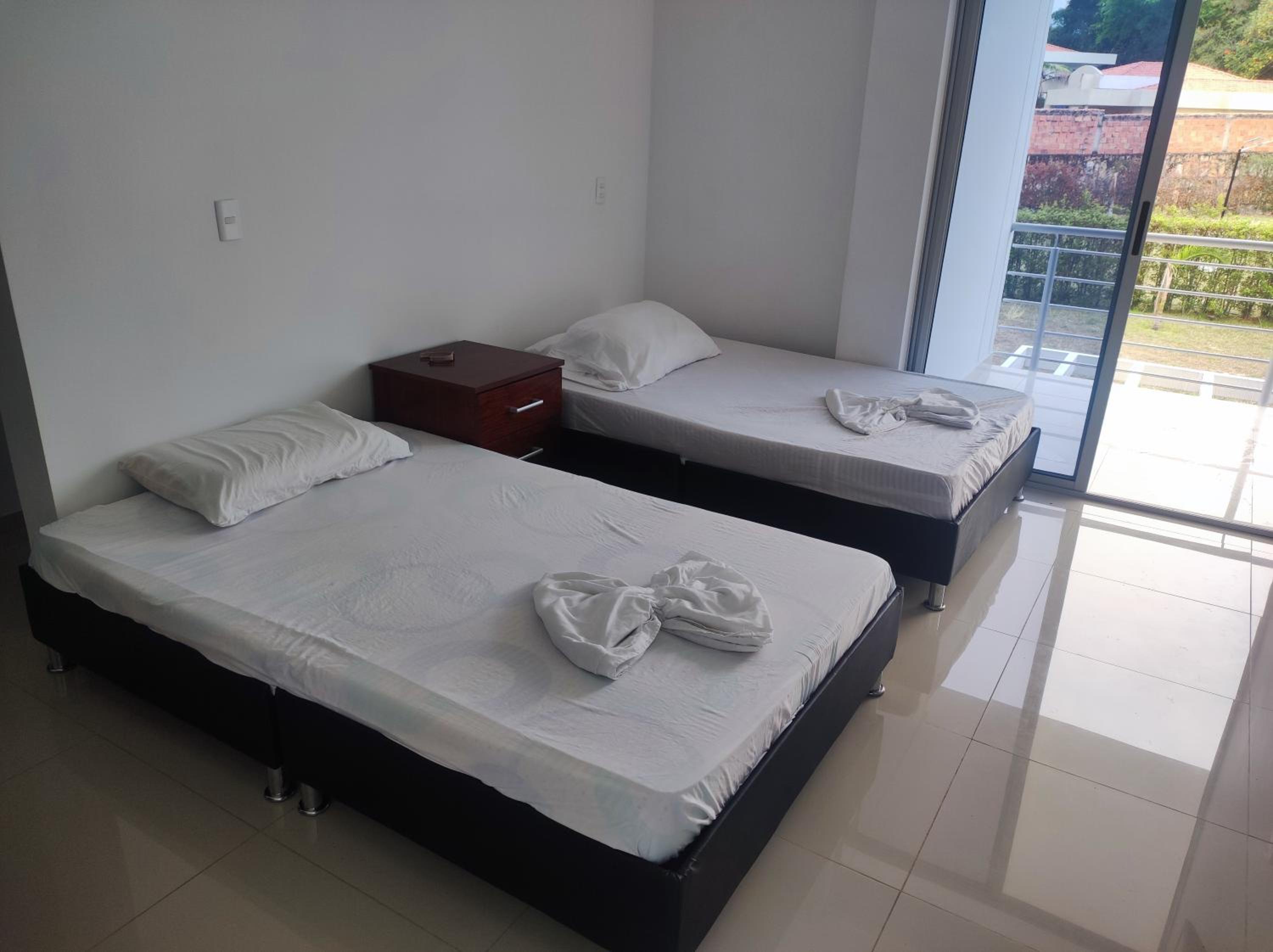 CASA VACACIONAL EN CHINAUTA, 18 PERSONAS PISCINA Y BBQ