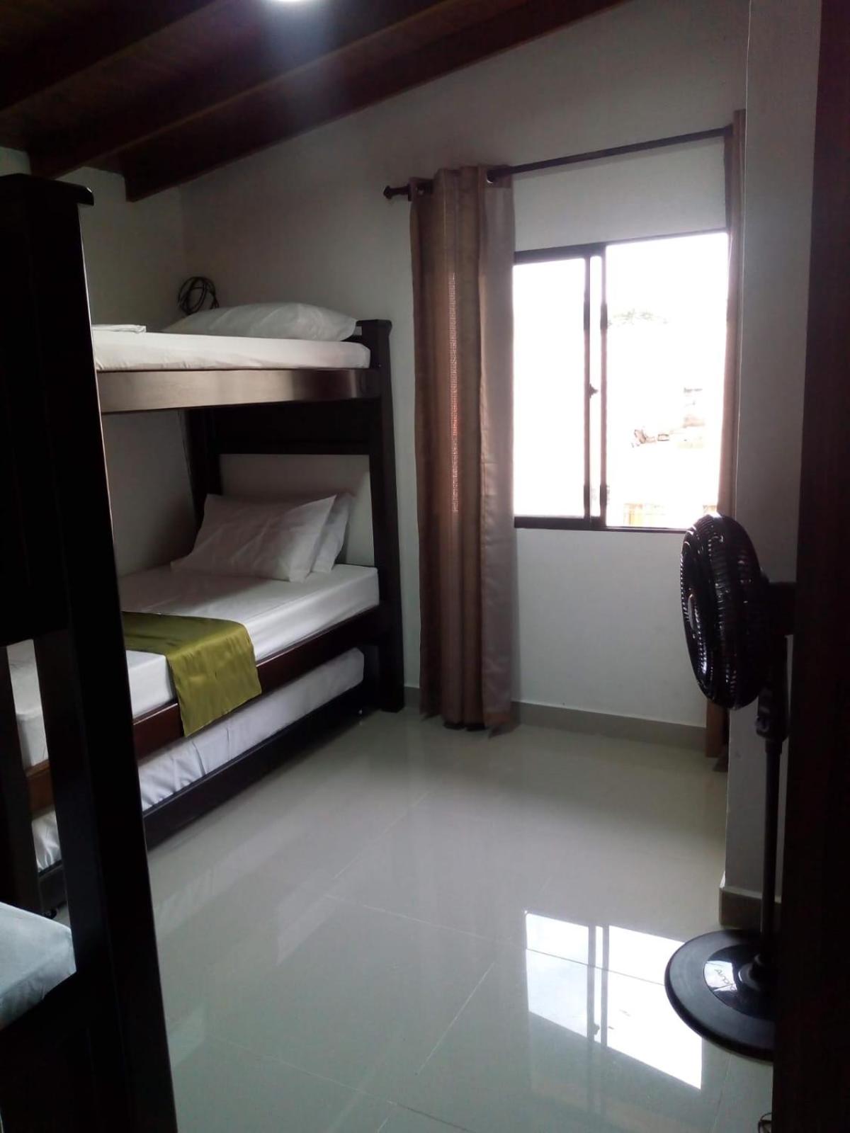 31 BELLO APARTAMENTO CON BALCON EN LAURELES ESTADIO