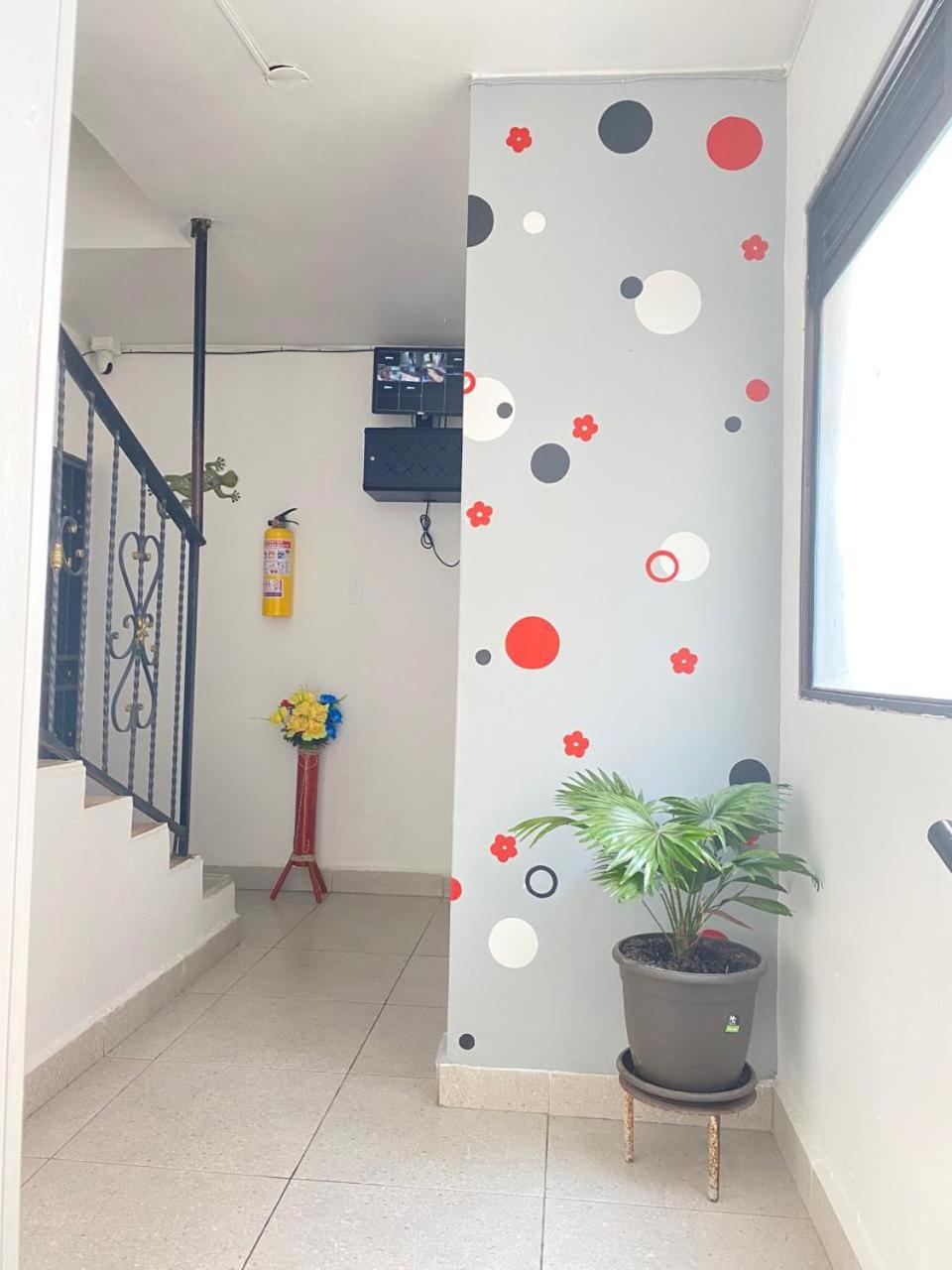 31 BELLO APARTAMENTO CON BALCON EN LAURELES ESTADIO