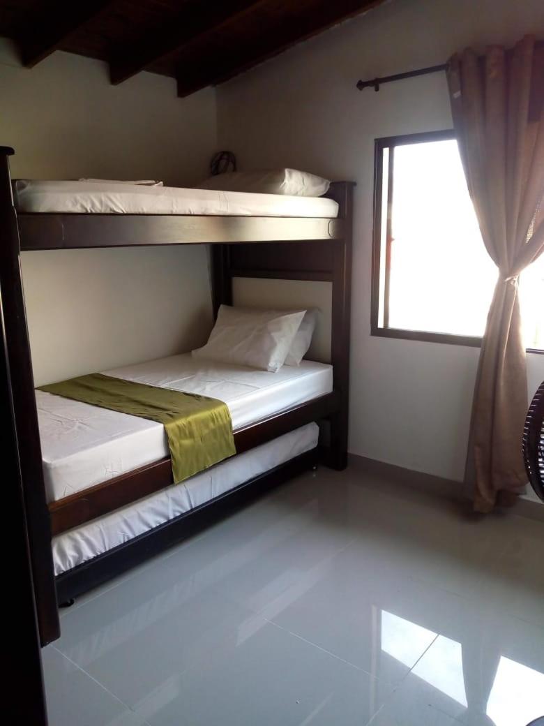 31 BELLO APARTAMENTO CON BALCON EN LAURELES ESTADIO