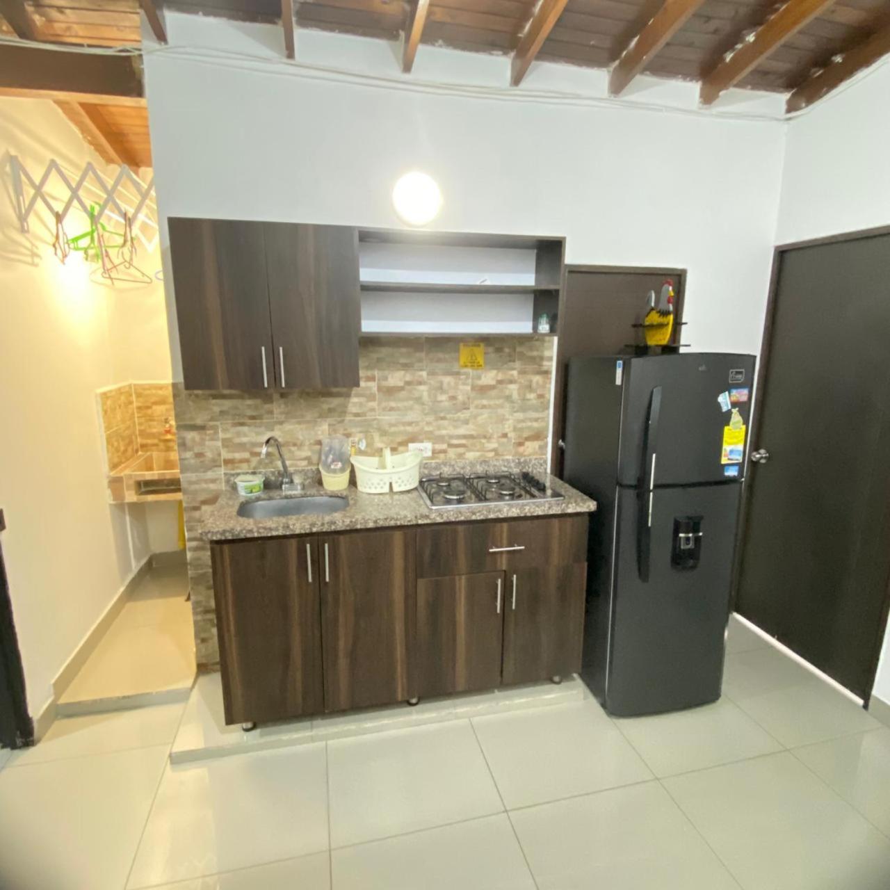 31 BELLO APARTAMENTO CON BALCON EN LAURELES ESTADIO