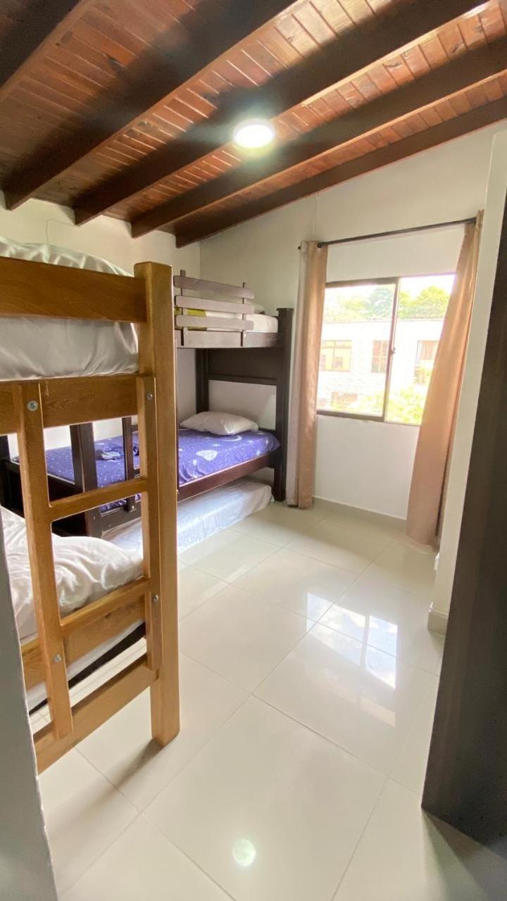 31 BELLO APARTAMENTO CON BALCON EN LAURELES ESTADIO