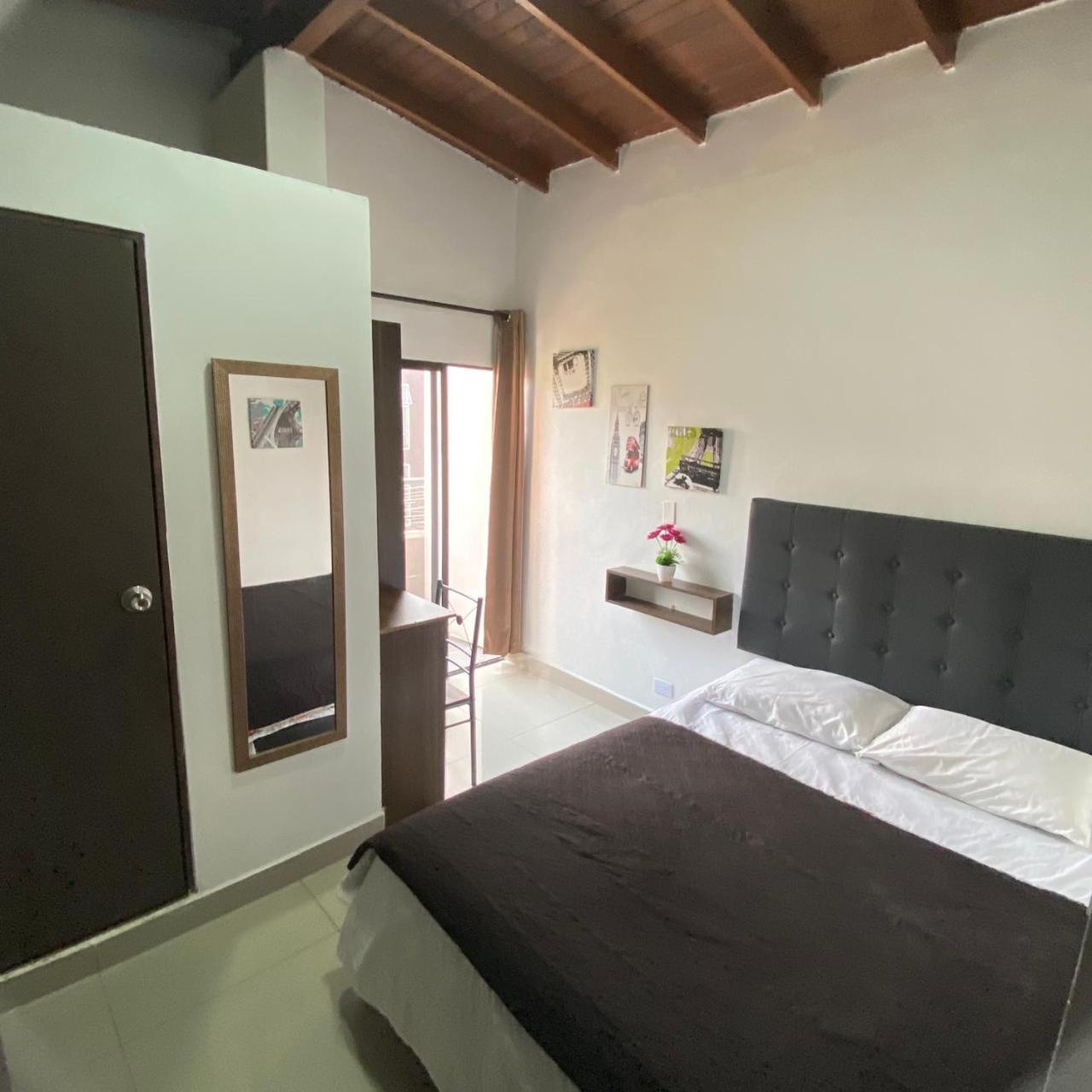 31 BELLO APARTAMENTO CON BALCON EN LAURELES ESTADIO