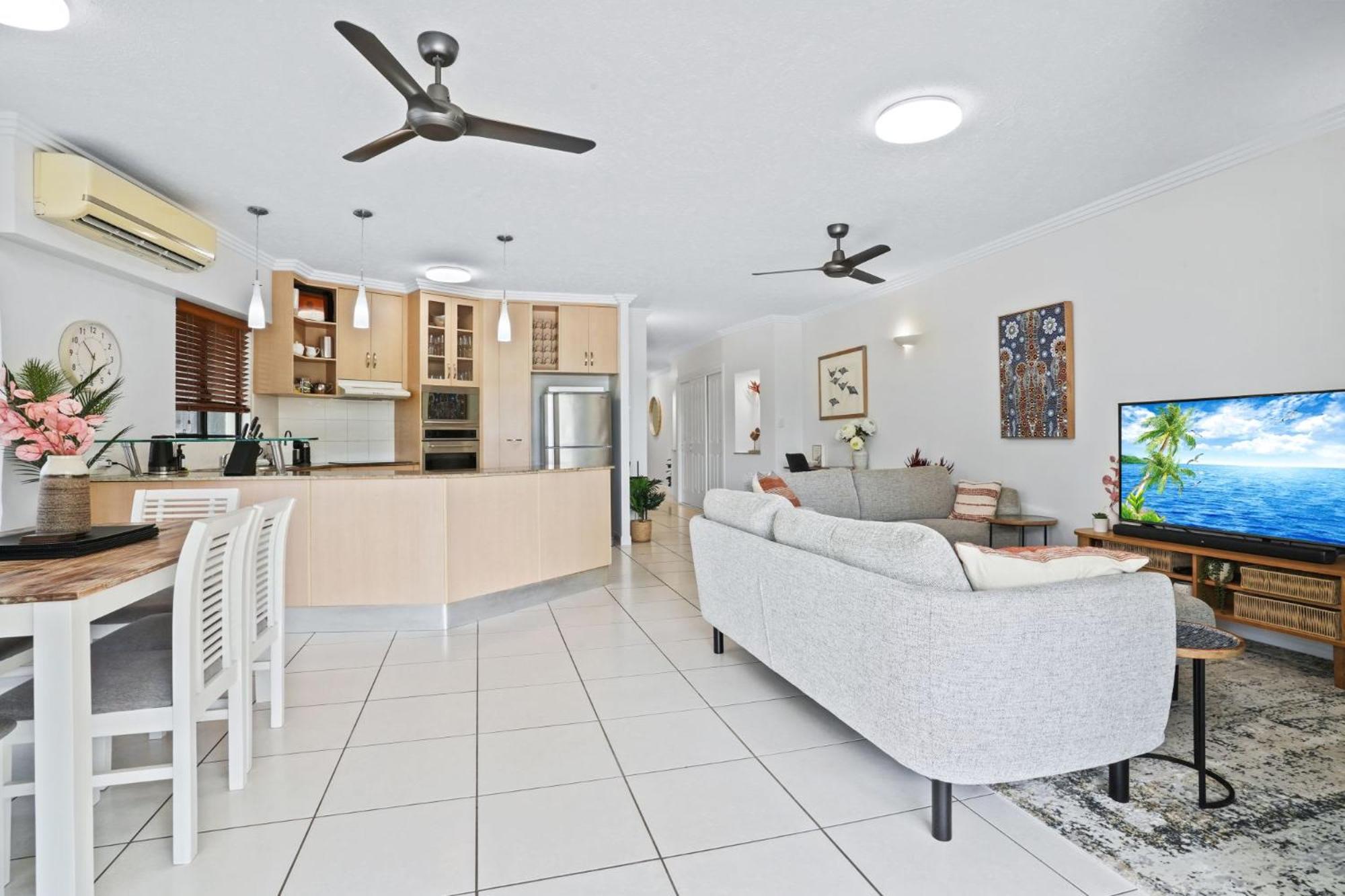 Tradewinds Beachfront Apartment