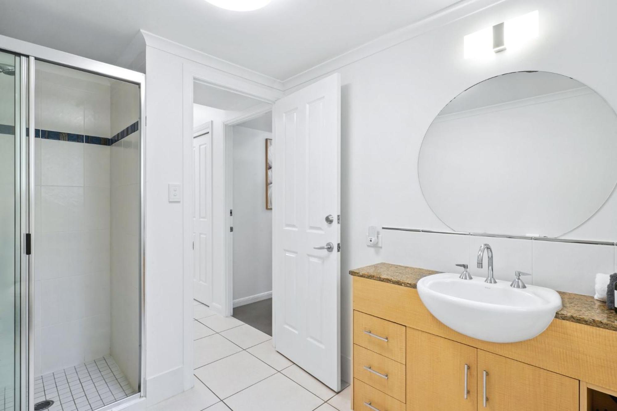 Tradewinds Beachfront Apartment