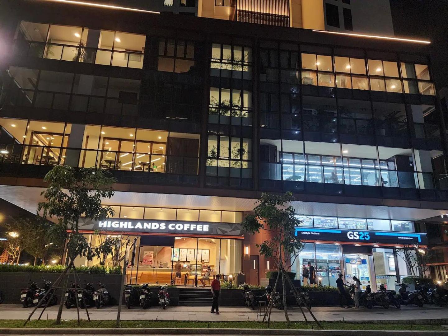 Metropole Thu Thiem-2 Br Apartment in the center -River view & Luxury
