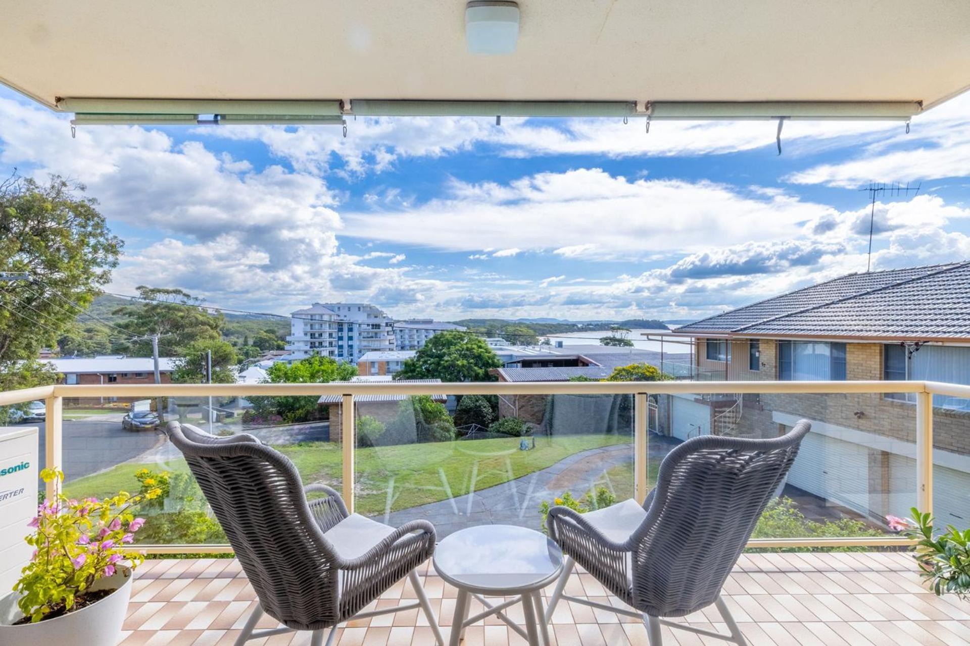 Blue Waters, 2 59 Ronald Ave - water views Linen aircon Wi-Fi