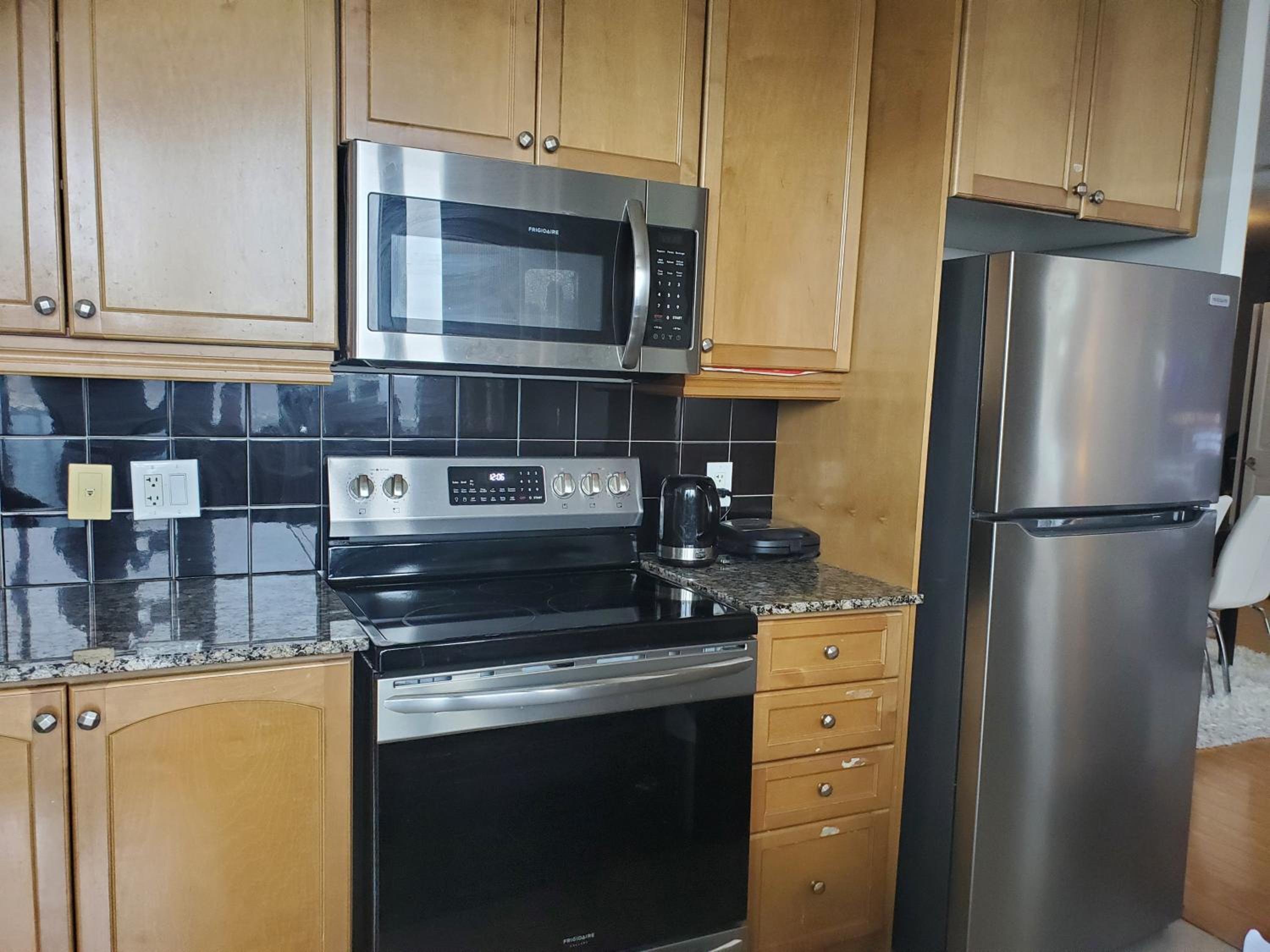 Lovely 1 bedroom Condo Downtown Mississauga Square One
