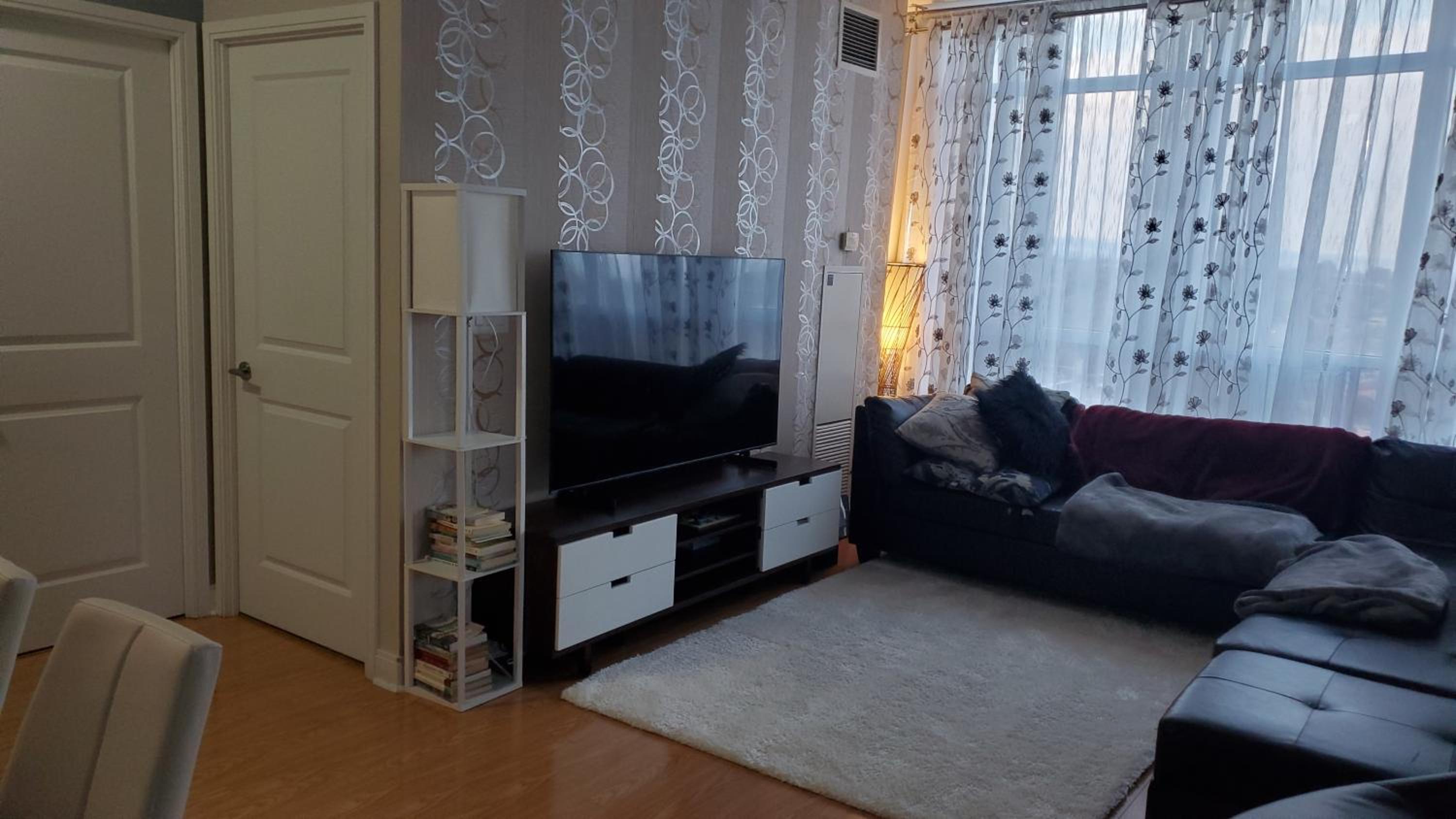 Lovely 1 bedroom Condo Downtown Mississauga Square One
