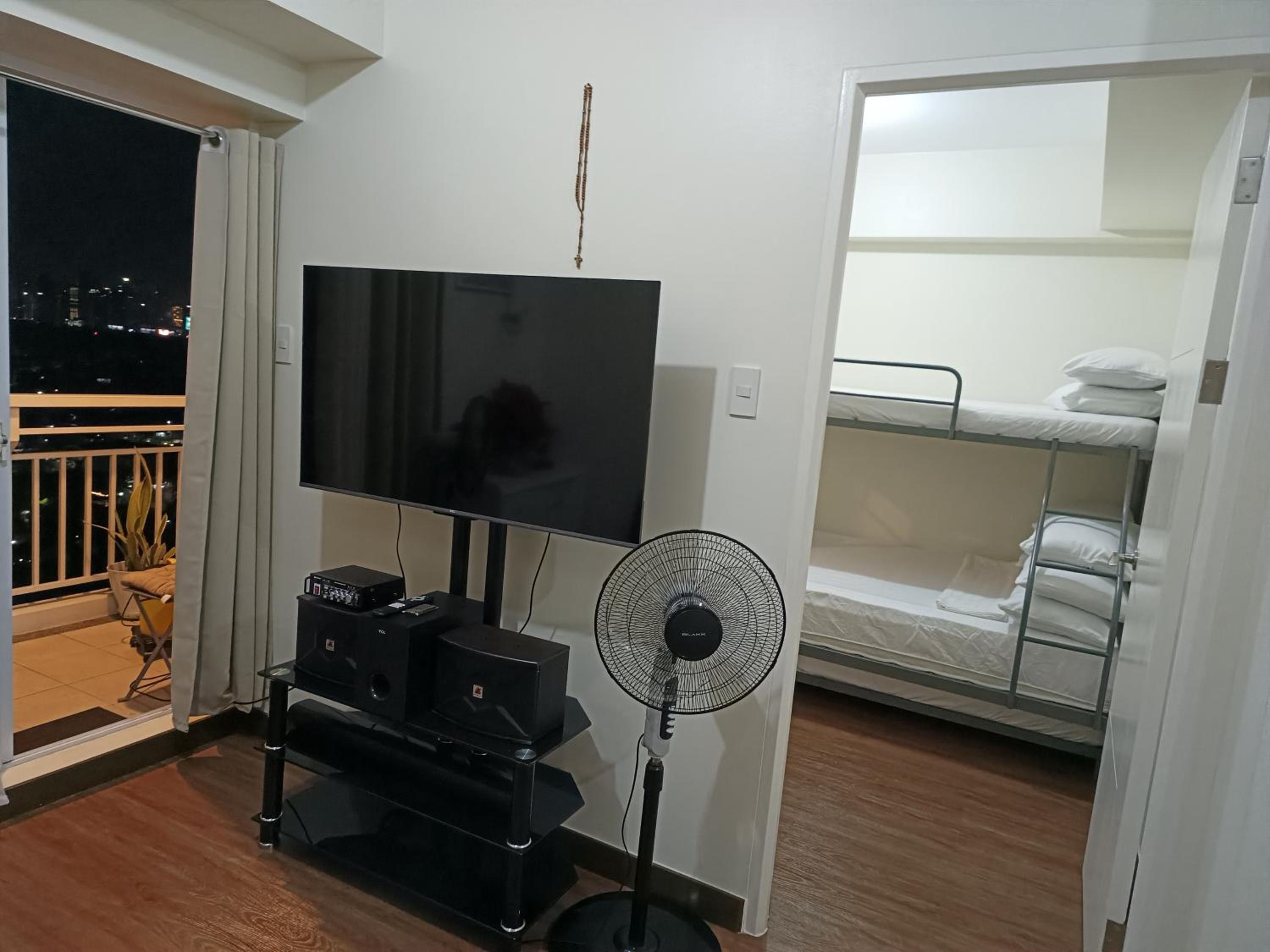 DMCI TheOrabella QC,1 BR w/bal in Cubao38sqm condo view 2