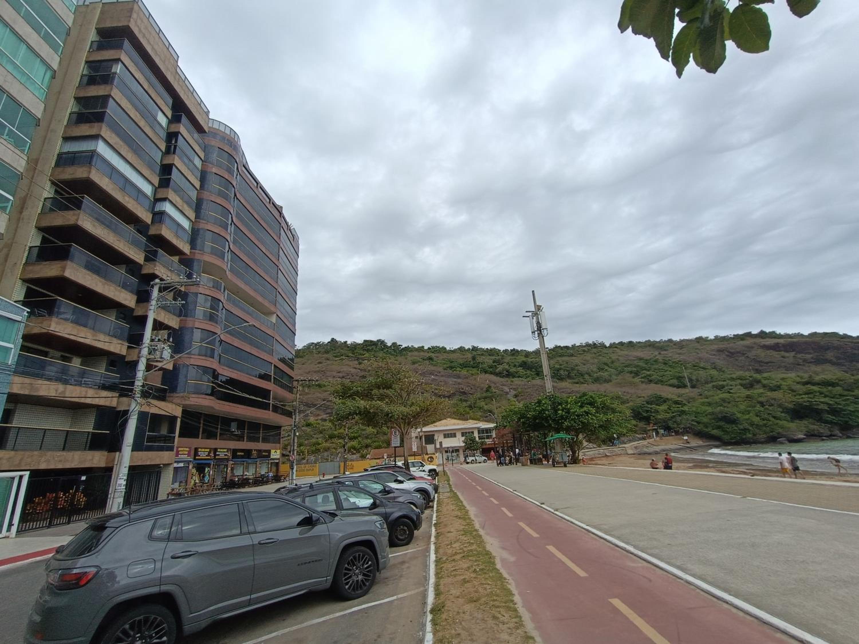 Praia do Morro - Apt. Canto Nobre, Frente total para o mar, 4 quartos 1 vaga de garagem, 2 banheiros